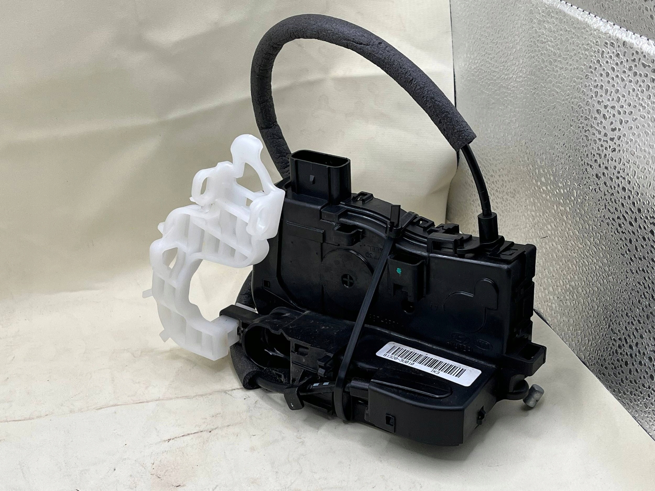 KIA SPORTAGE III lock door right front 813203U01 !J