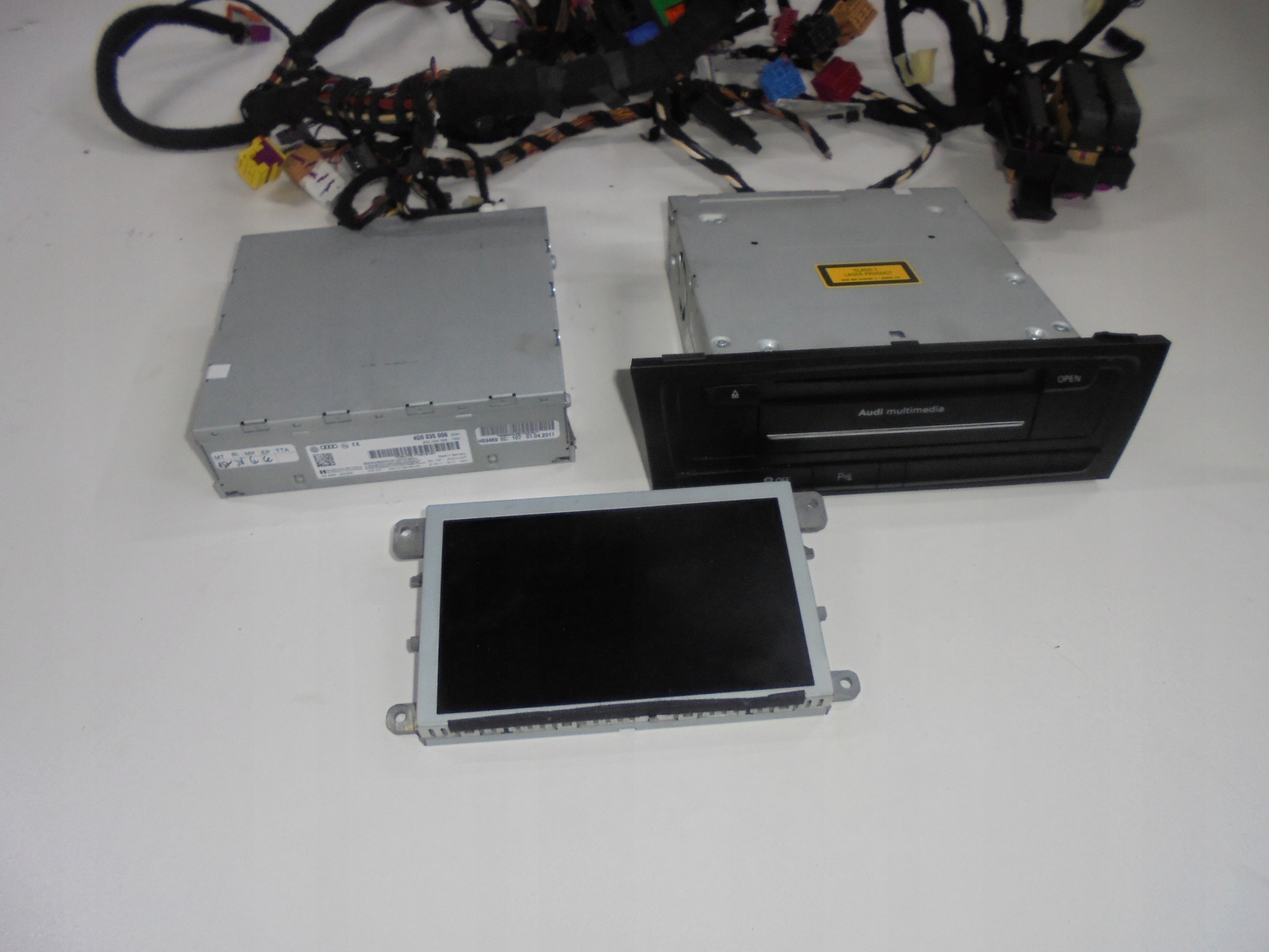 AUDI A4 B8 A5 NAWIGACJA PANEL CZYTNIK RADIO WIAZKA