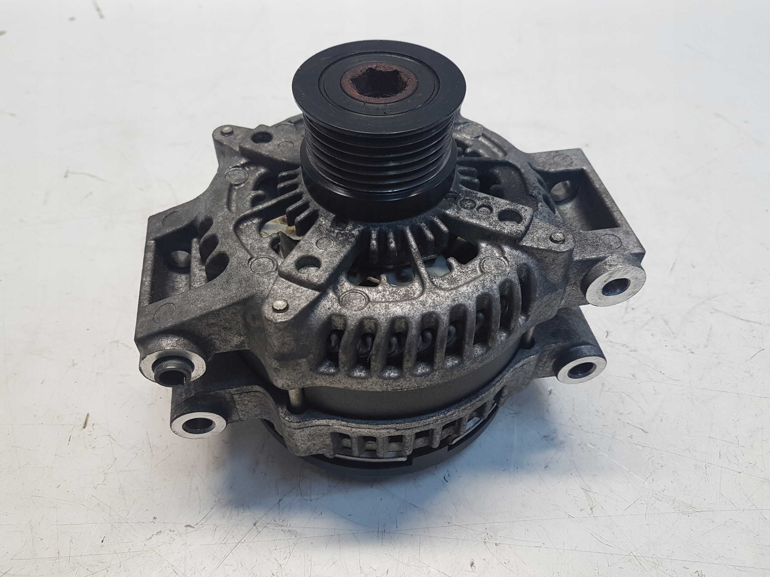 MASERATI LEVANTE ALTERNATOR 104210-6592