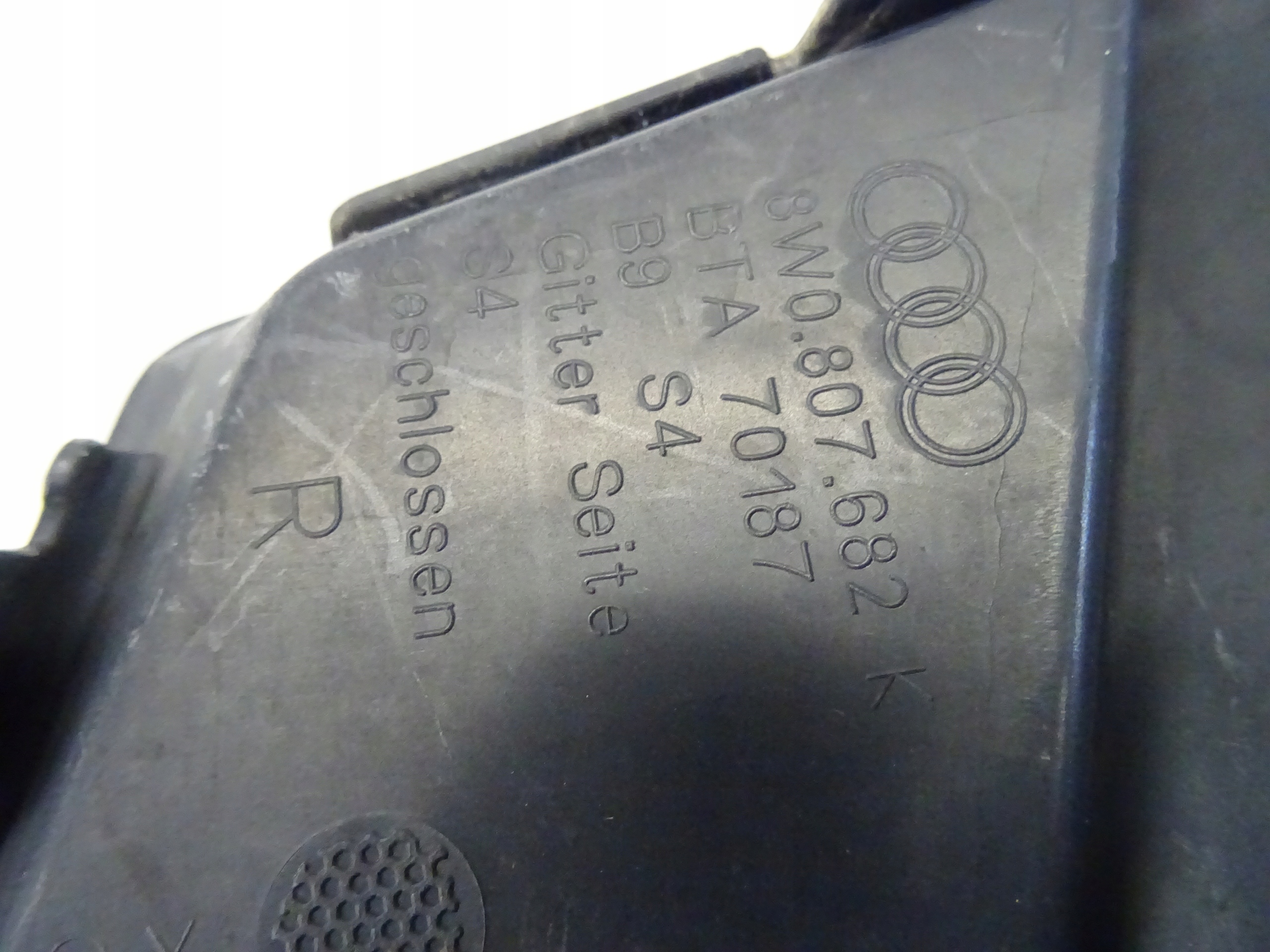 grid of a bumper front front right A4 S4 B9 S-LINE 8W0807682K