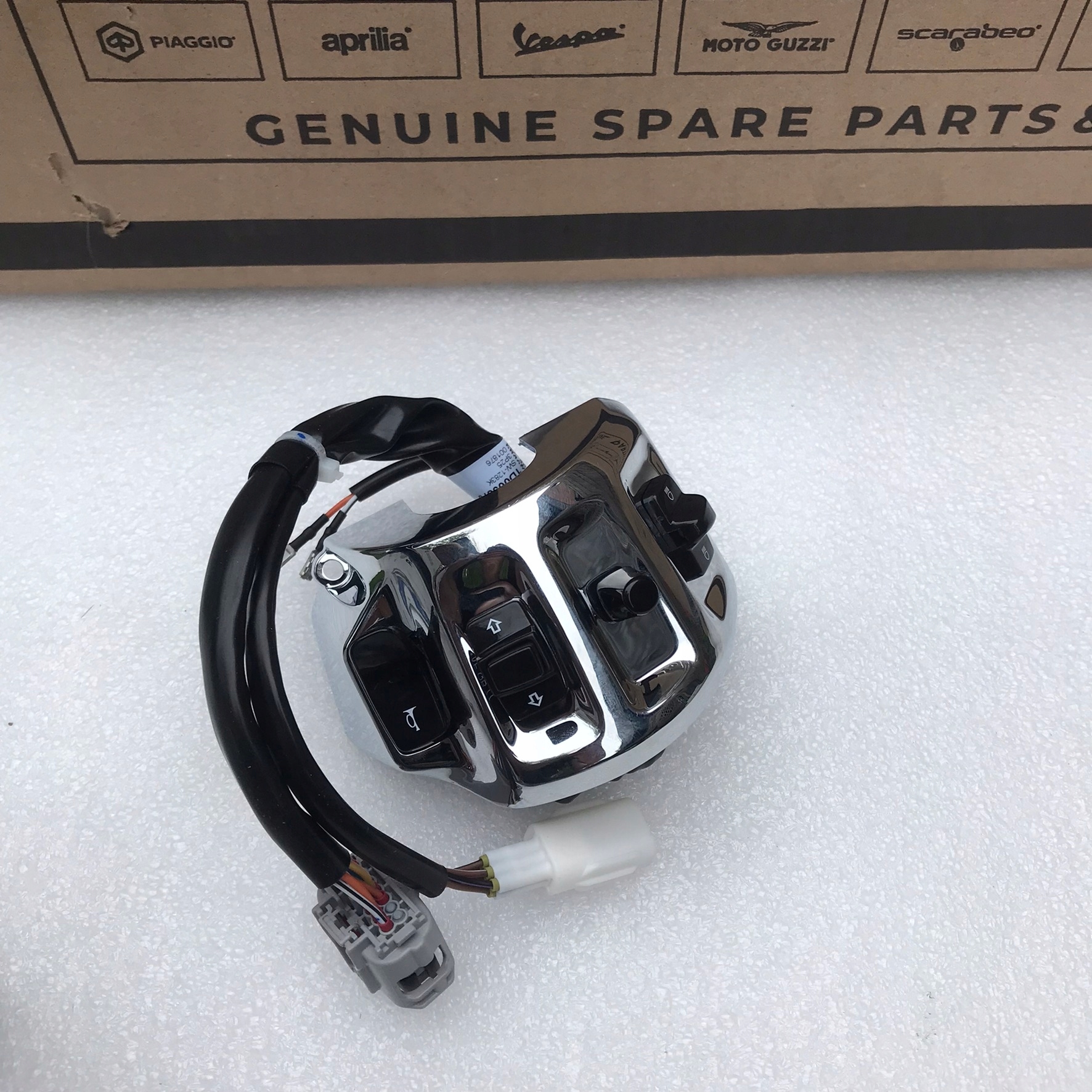 Vespa Gts 310 125 2022 2023 pravé prepínače Nové 300