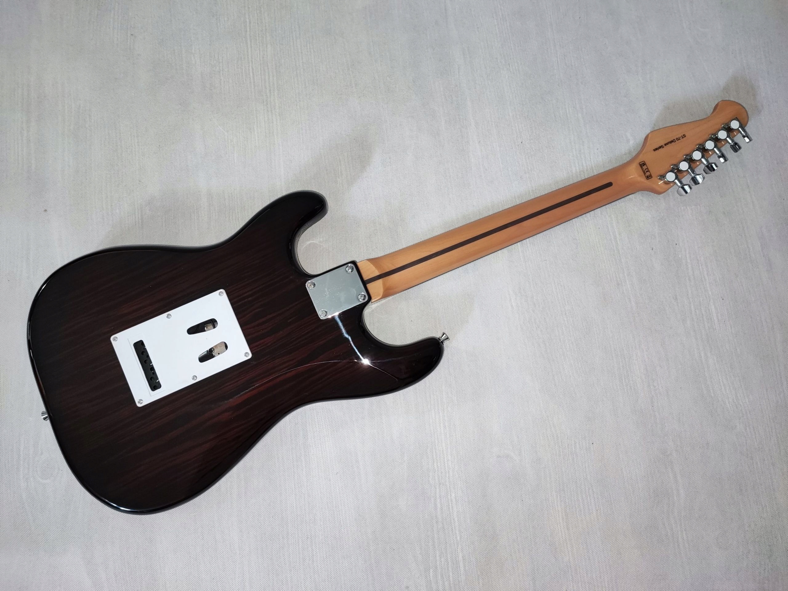 HARLEY BENTON ST-70RW STRATOCASTER WYREGULOWANY Liczba strun 6 strun