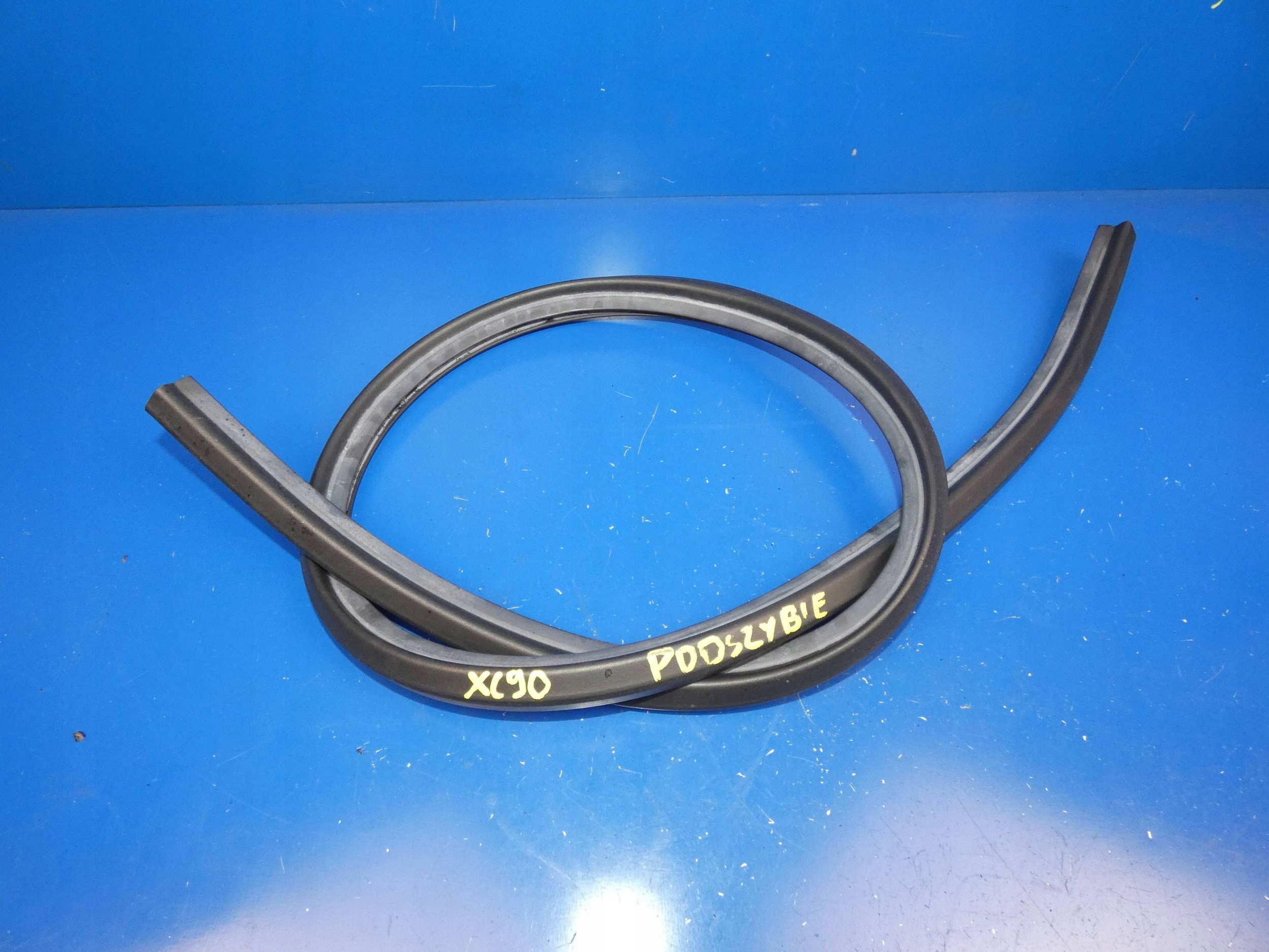 VOLVO XC90 II gasket under the window bonnets