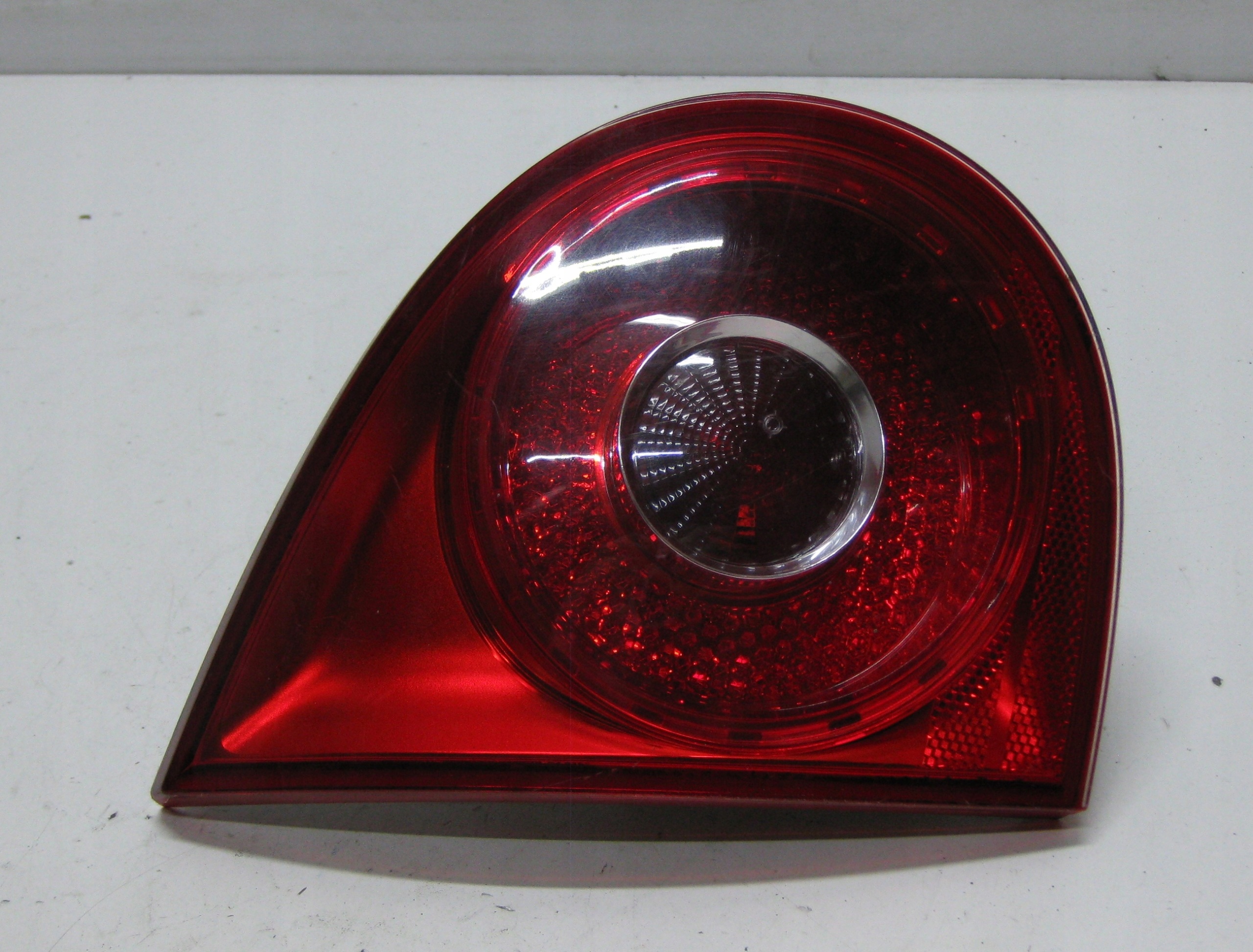 VW GOLF V light rear rear part left to the bonnet 1K6945093E