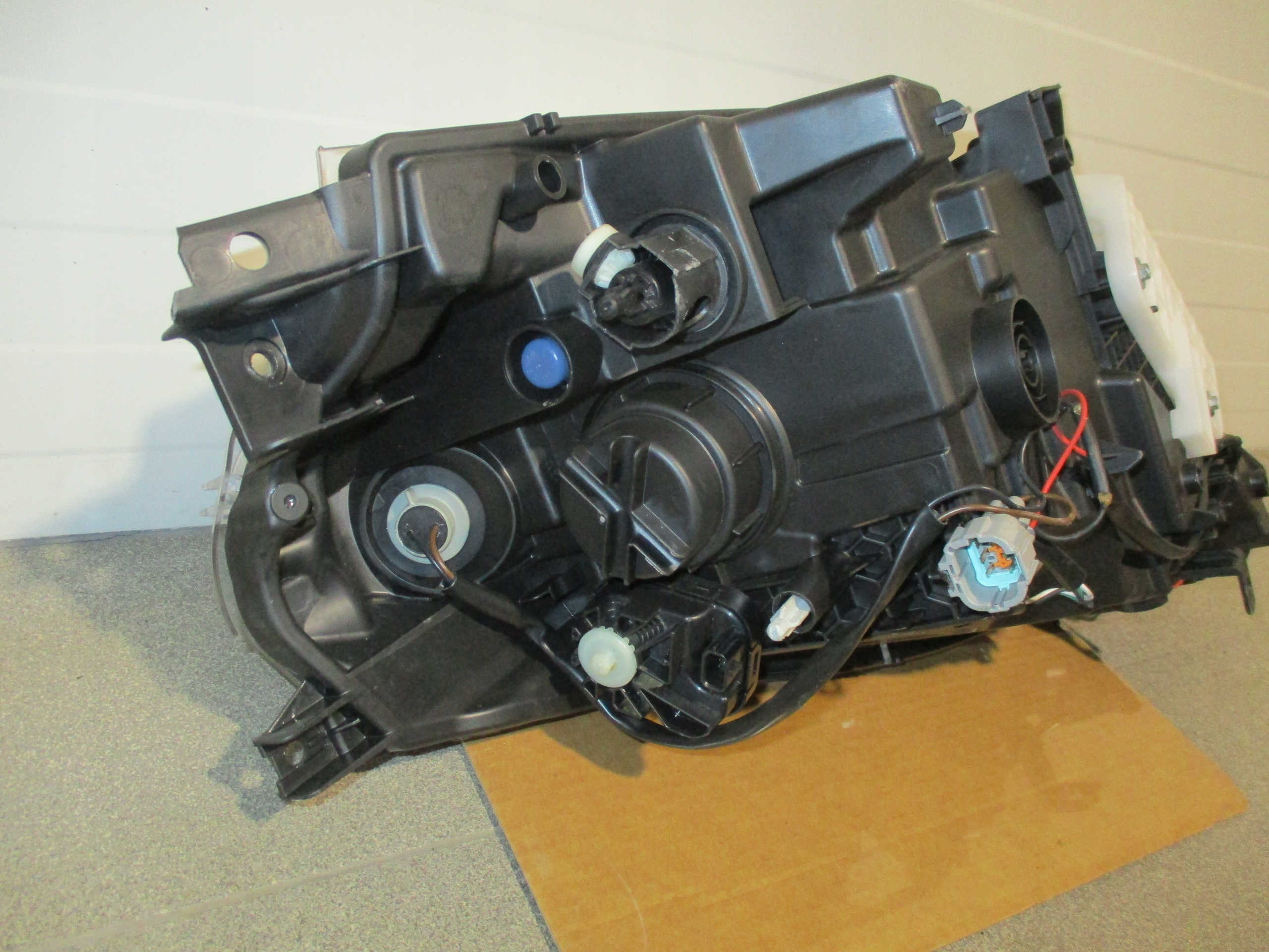 light right front Nissan LEAF and 26010-3NLX, 90061089