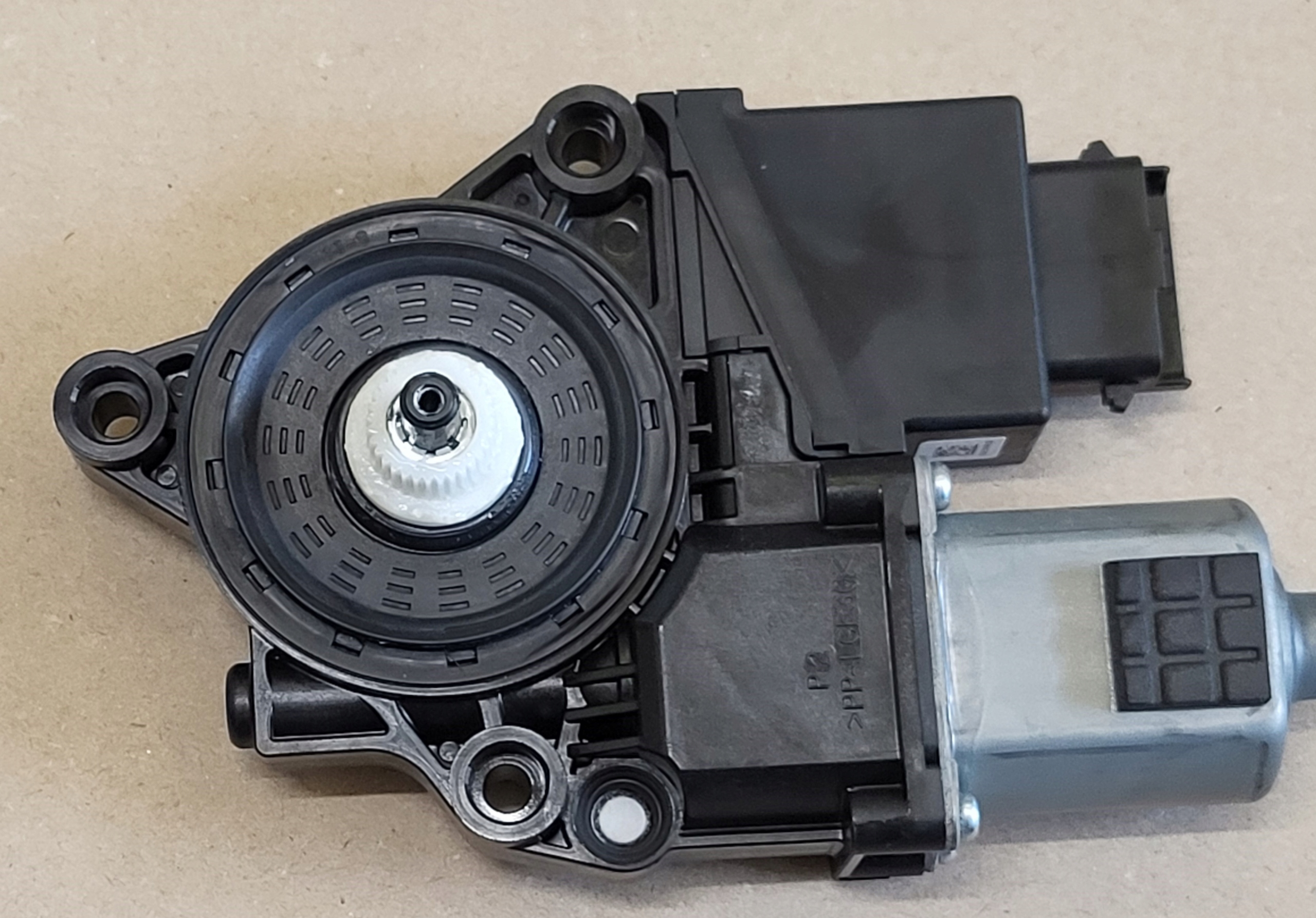 mini motor module windows right front HYUNDAI TUCSON III 3 TL 82460D7010 OE EU