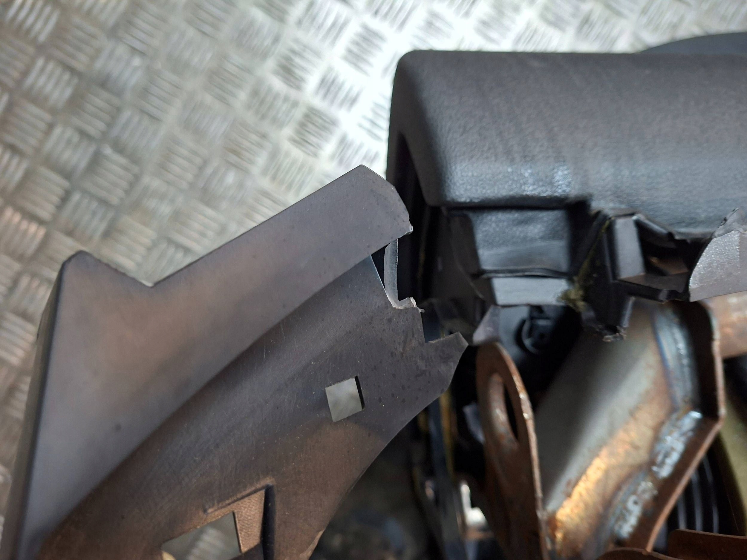 торпеда консоль 9803188580 peugeot 3008 и 5008 2009-