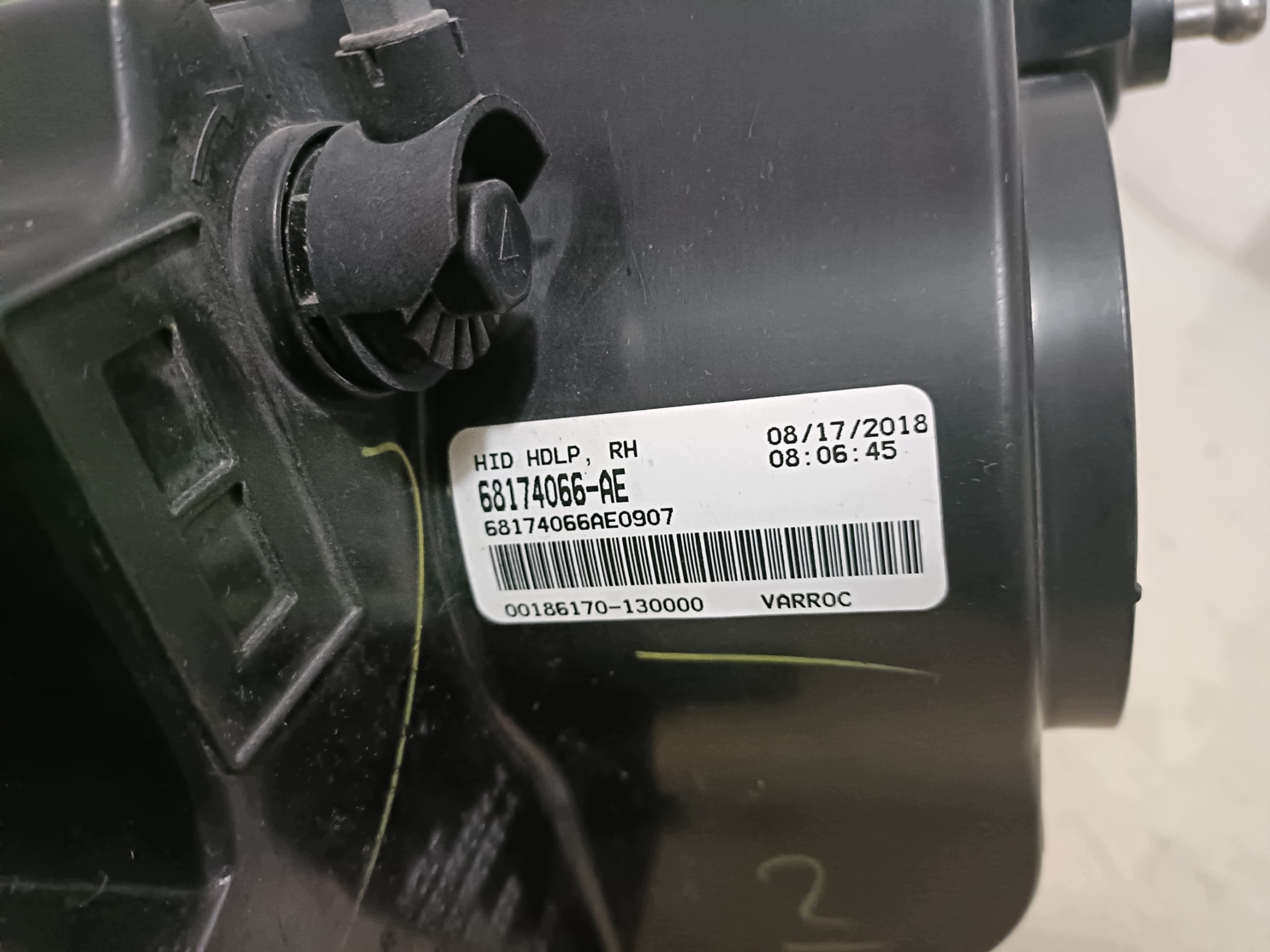 DODGE CHALLENGER 2019 REFLEKTOR light KSENON front right 68174066AC