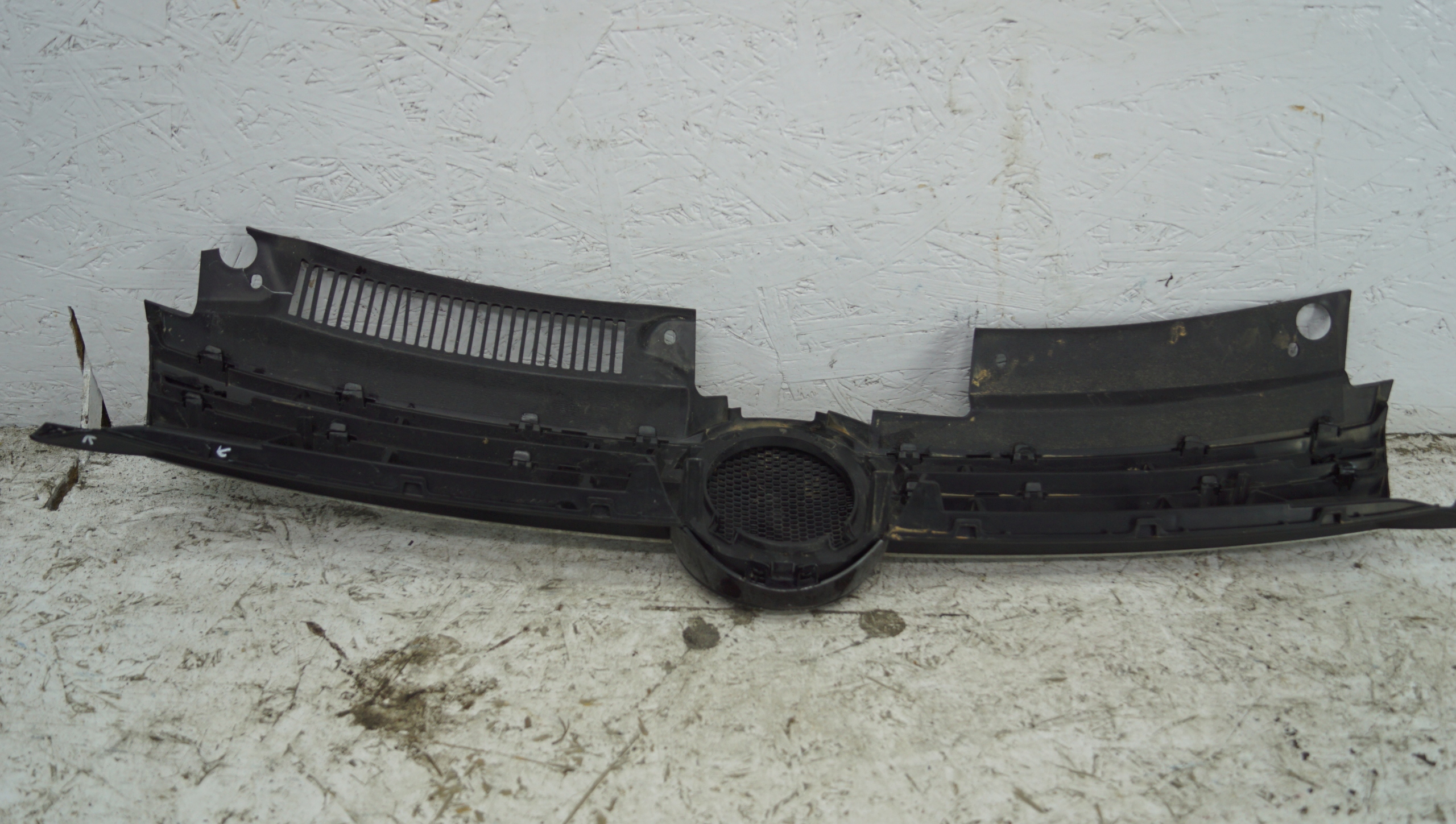 решетка радиатора vw GOLF VI 6