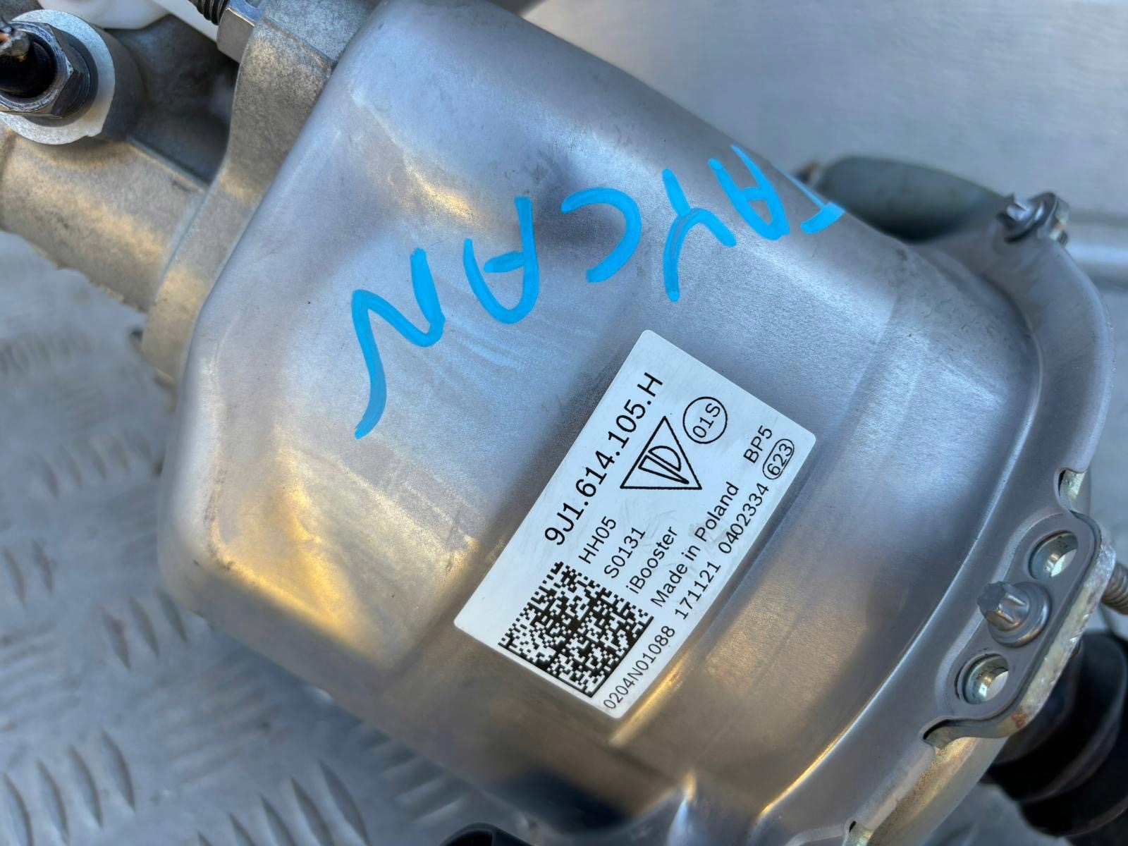 PORSCHE TAYCAN 4S сервопривод тормоза европа. 9J1614105H