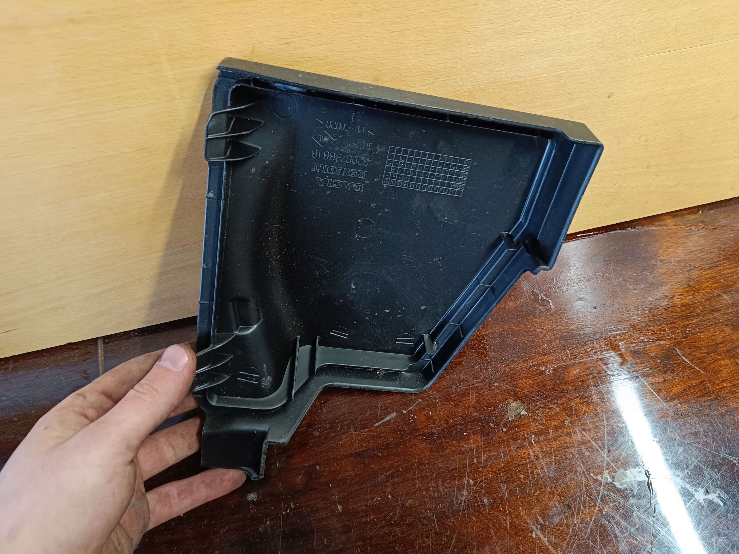 ABDECKUNG DER SICHERUNGEN DACIA SANDERO 8200738818