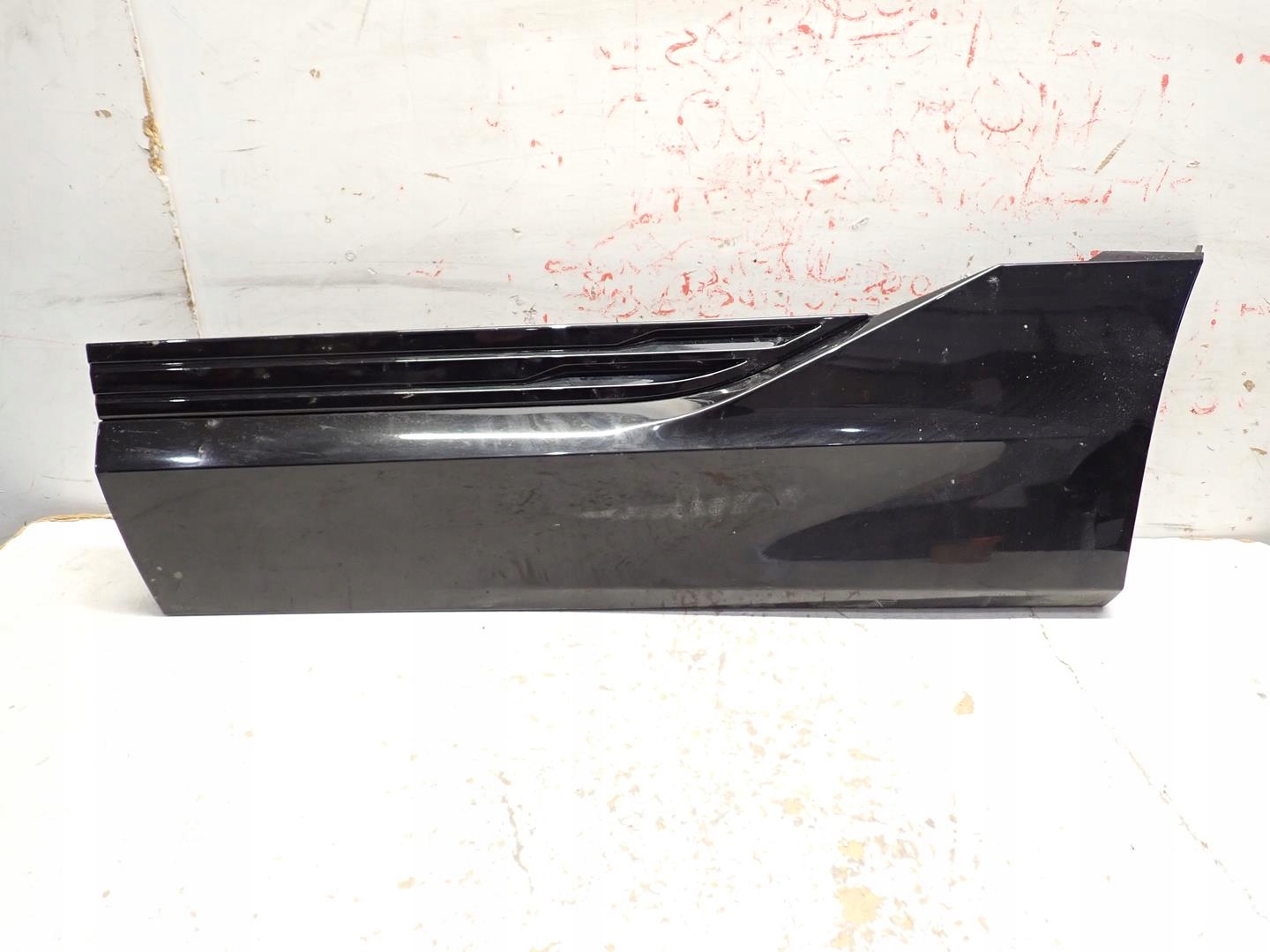 moulding door left rear part AUDI E-TRON 4KE853969 2018