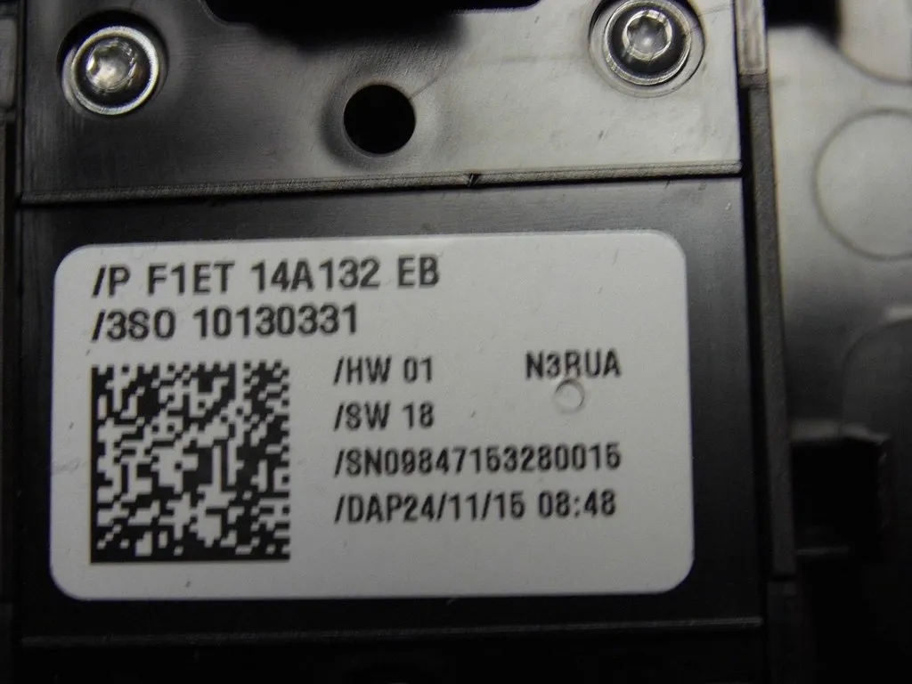 Ford Fiesta MK7 3D 12+ switch door front LE.