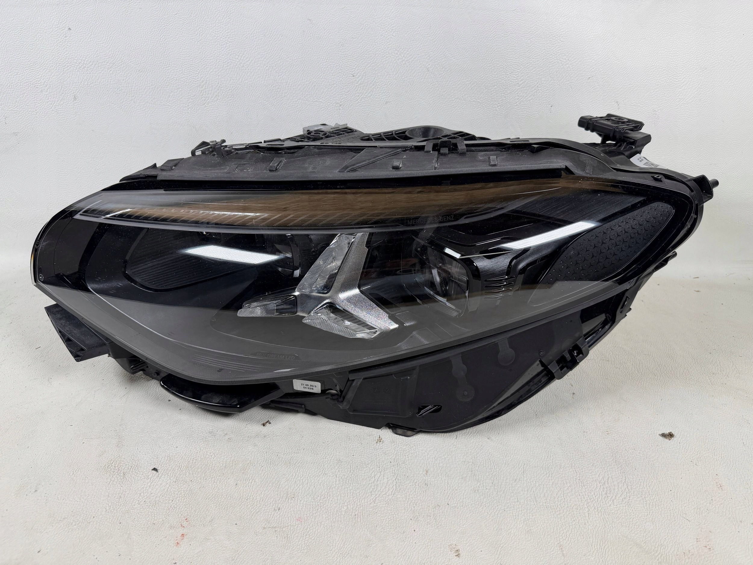 Mercedes CLA A174 25- light Multibeam left front front