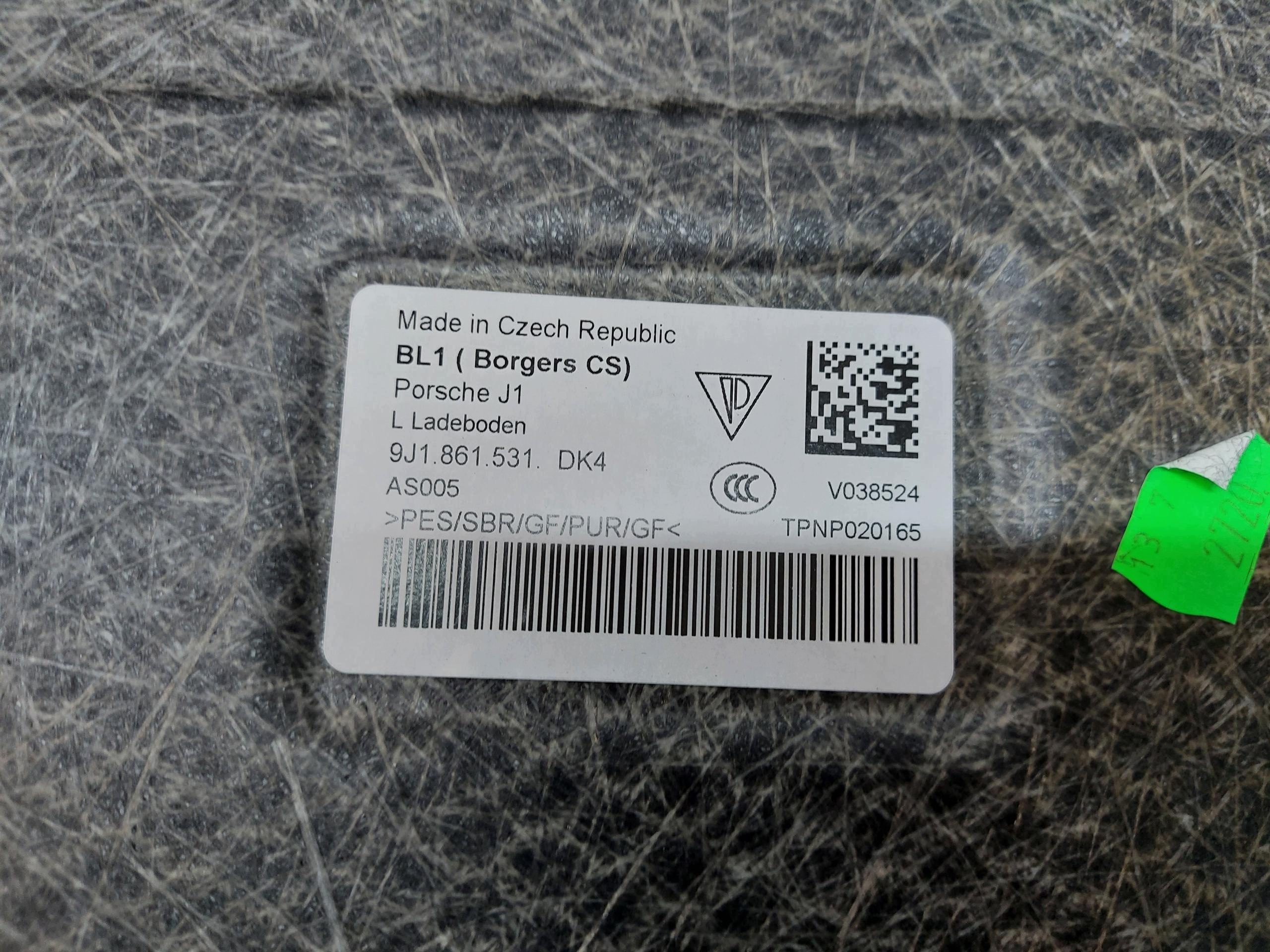 PORSCHE Taycan 4S 9J1 floor boot 9J1861531