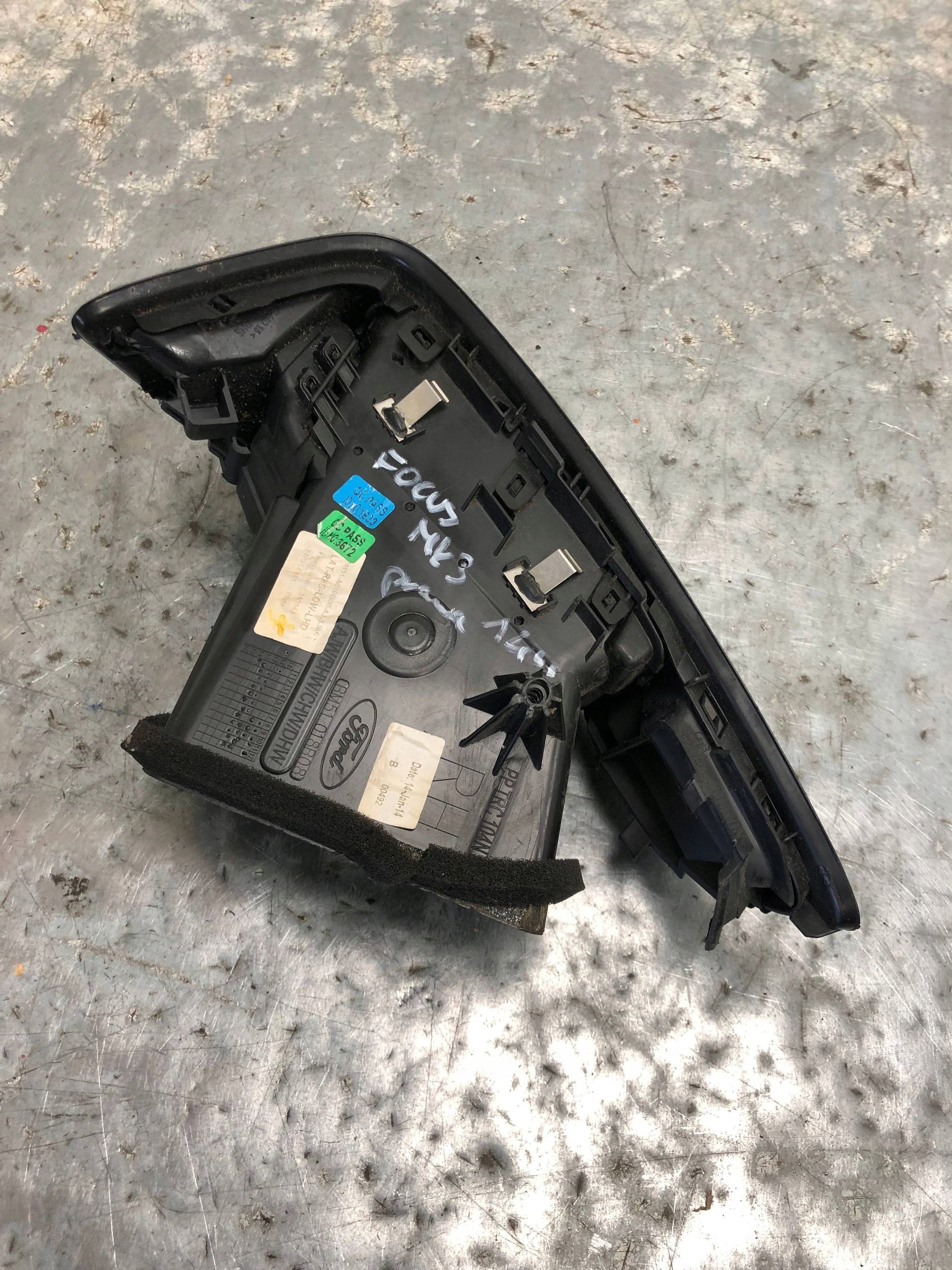 grid air conditioning devices right FORD FOCUS MK3 BM51-A018B08-AJ