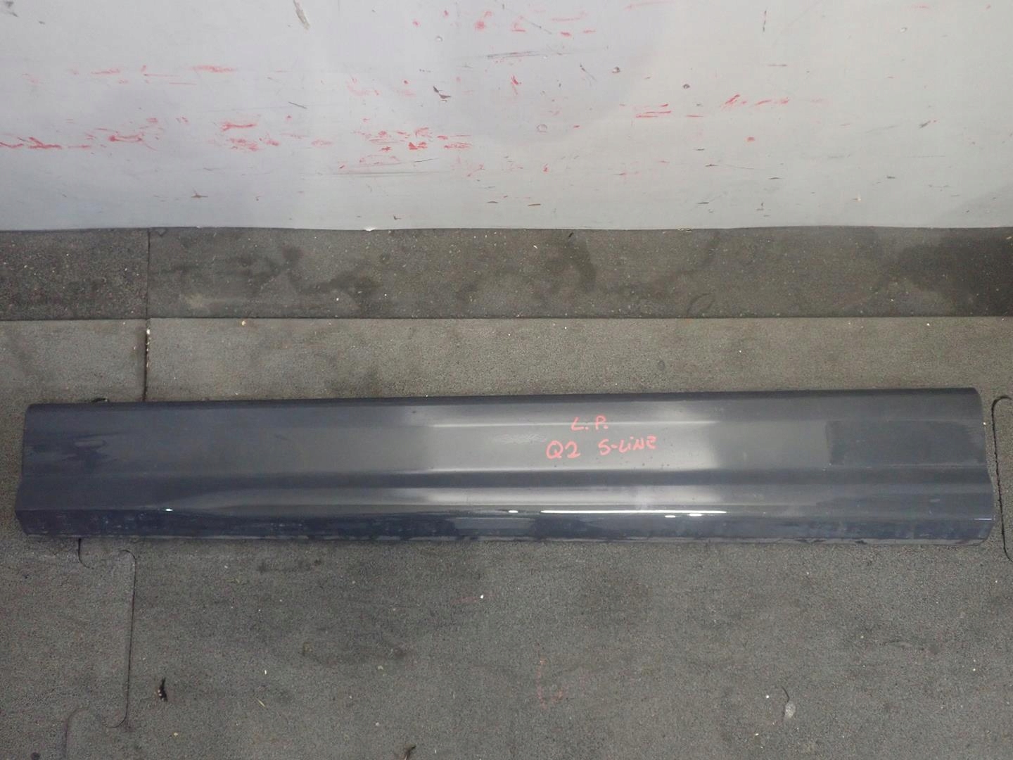 moulding door left front AUDI Q2 2018- 81A853959B
