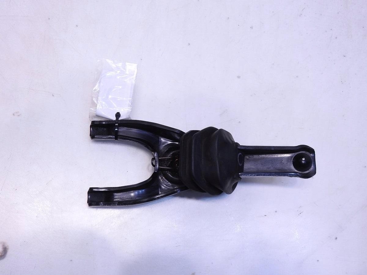 ŁAPA SPRZĘGŁA SUBARU FORESTER III 2.0 D Producent części Subaru OE