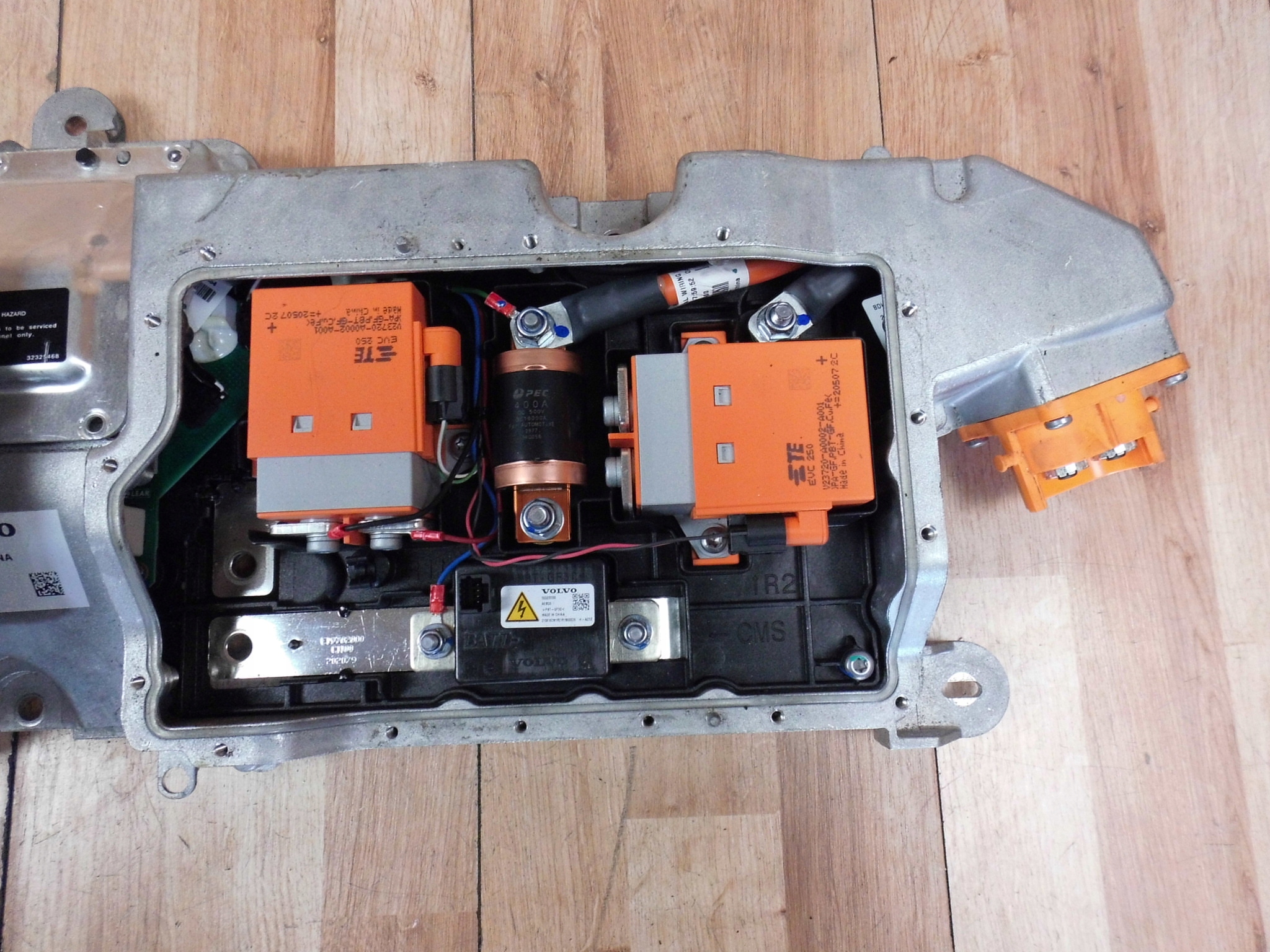 VOLVO XC40 ODLACZENIE KONWERTER 32325476