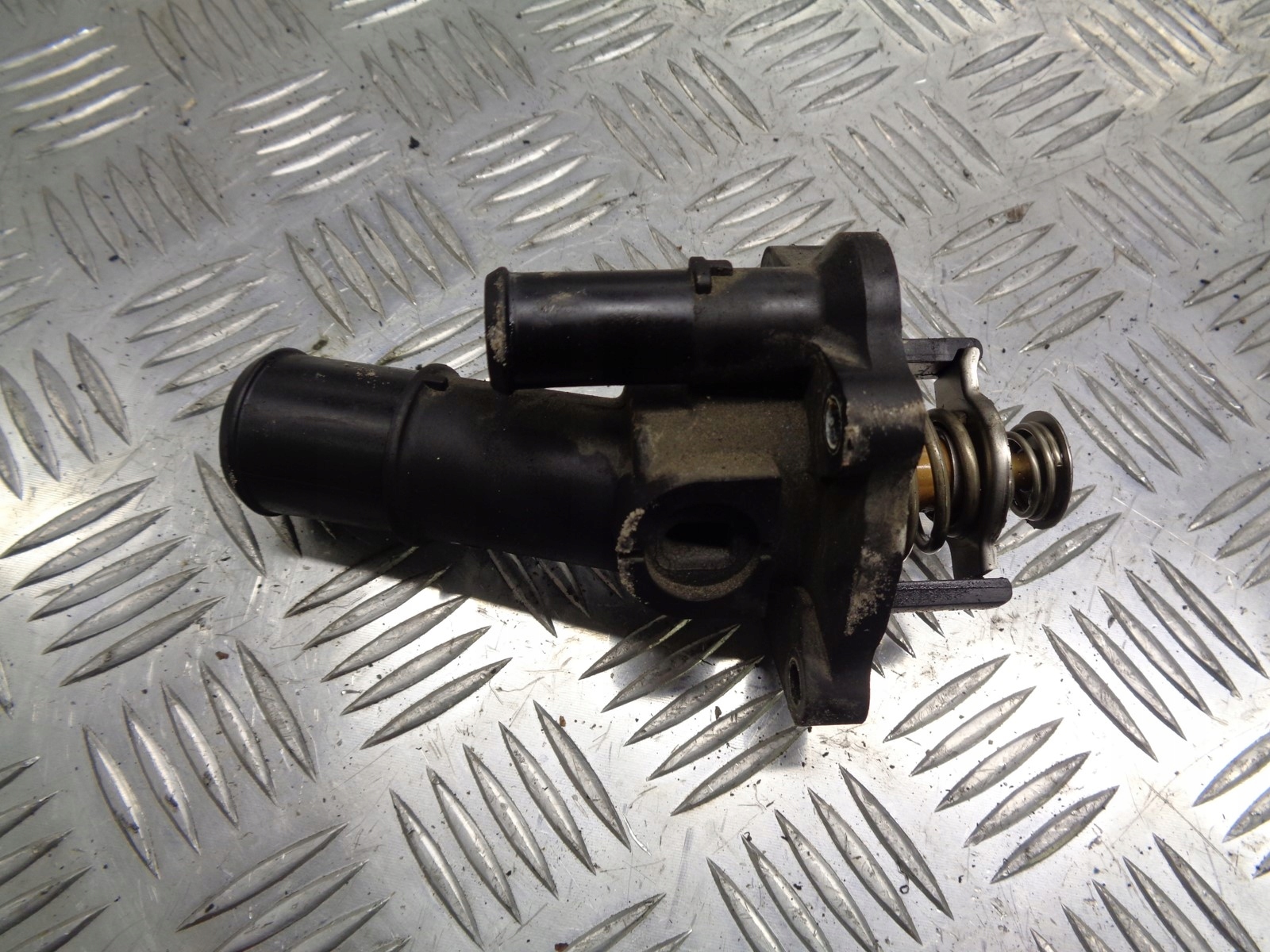 OBUDOWA TERMOSTATU VOLVO V50 1.8 4M5G-EF Jakość części (zgodnie z GVO) O - oryginał z logo producenta pojazdu (OE)