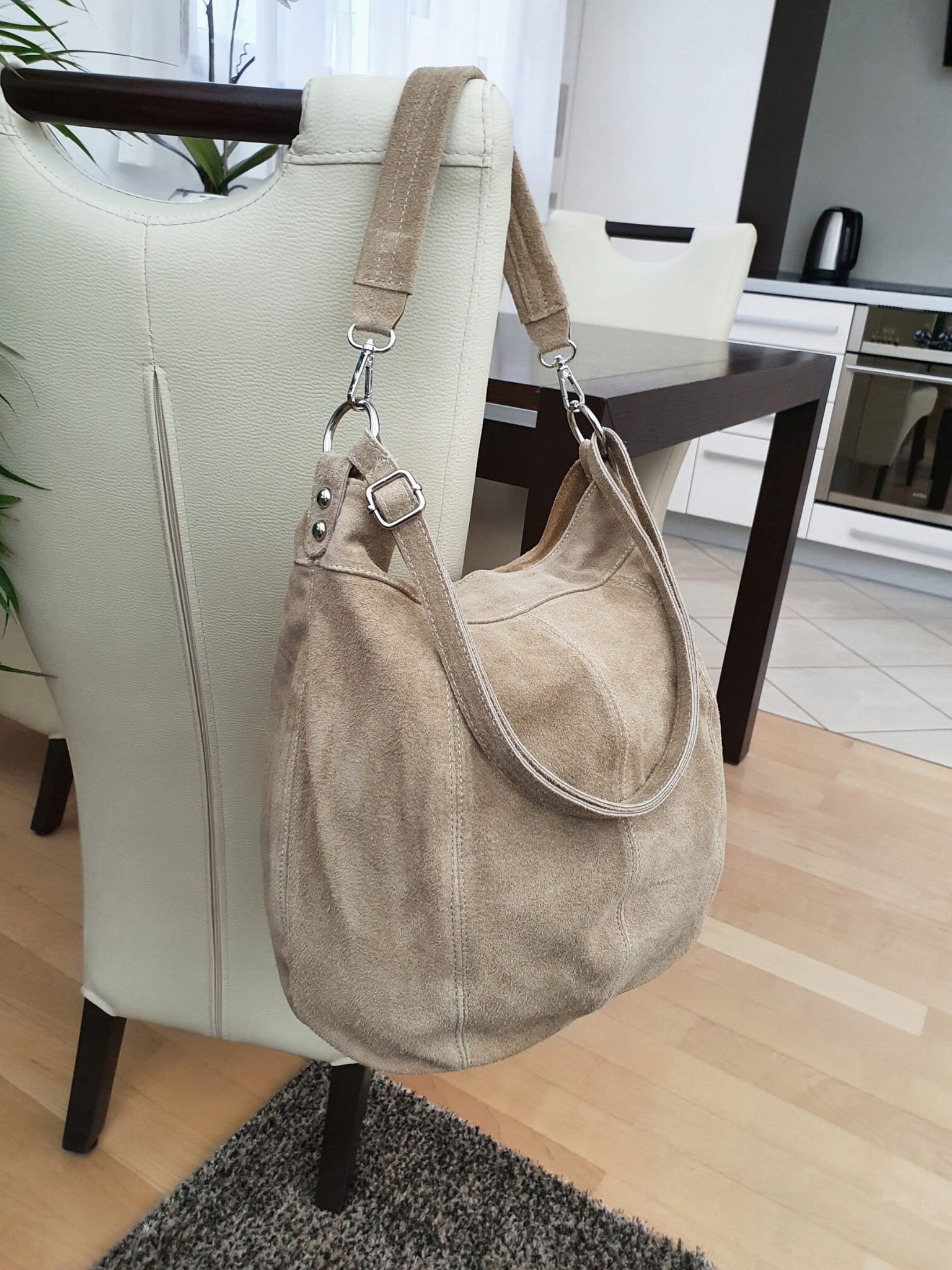 TOREBKA zamszowa damska worek z paskiem BEŻOWA Model V469