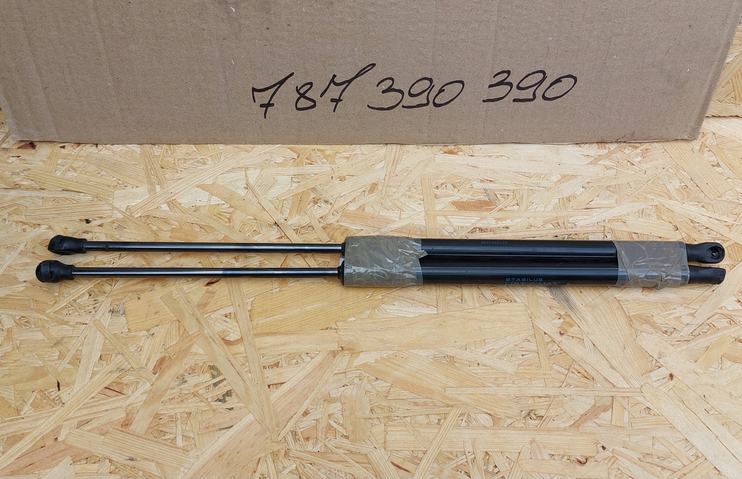 RENAULT CLIO V 5 1.0 TCE SIŁOWNIKI KLAPY TYŁ 904508213R ORYGINALNE