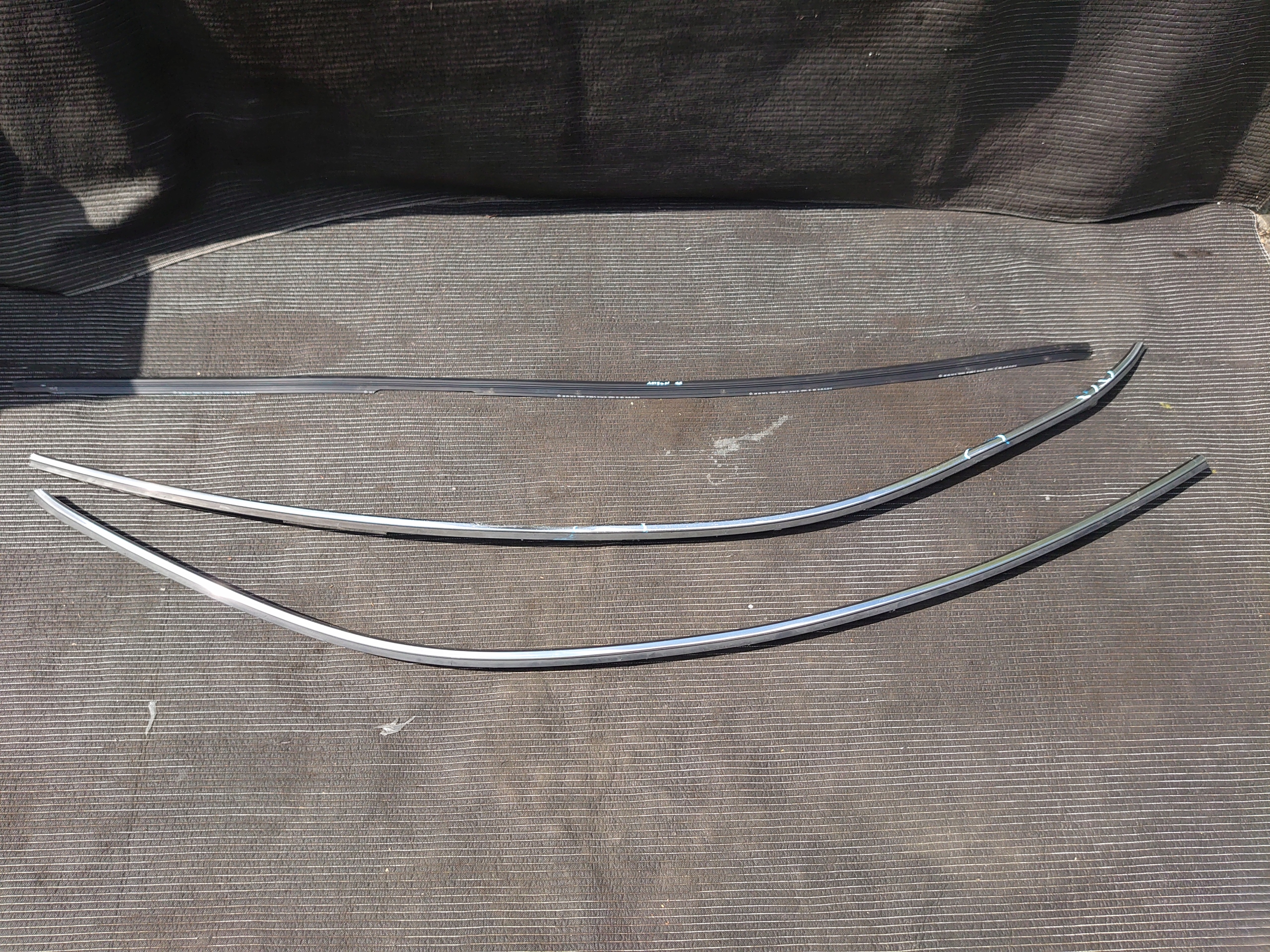 LISTWA DACHOWA ARTEON HB PRAWA LEWA CHROM