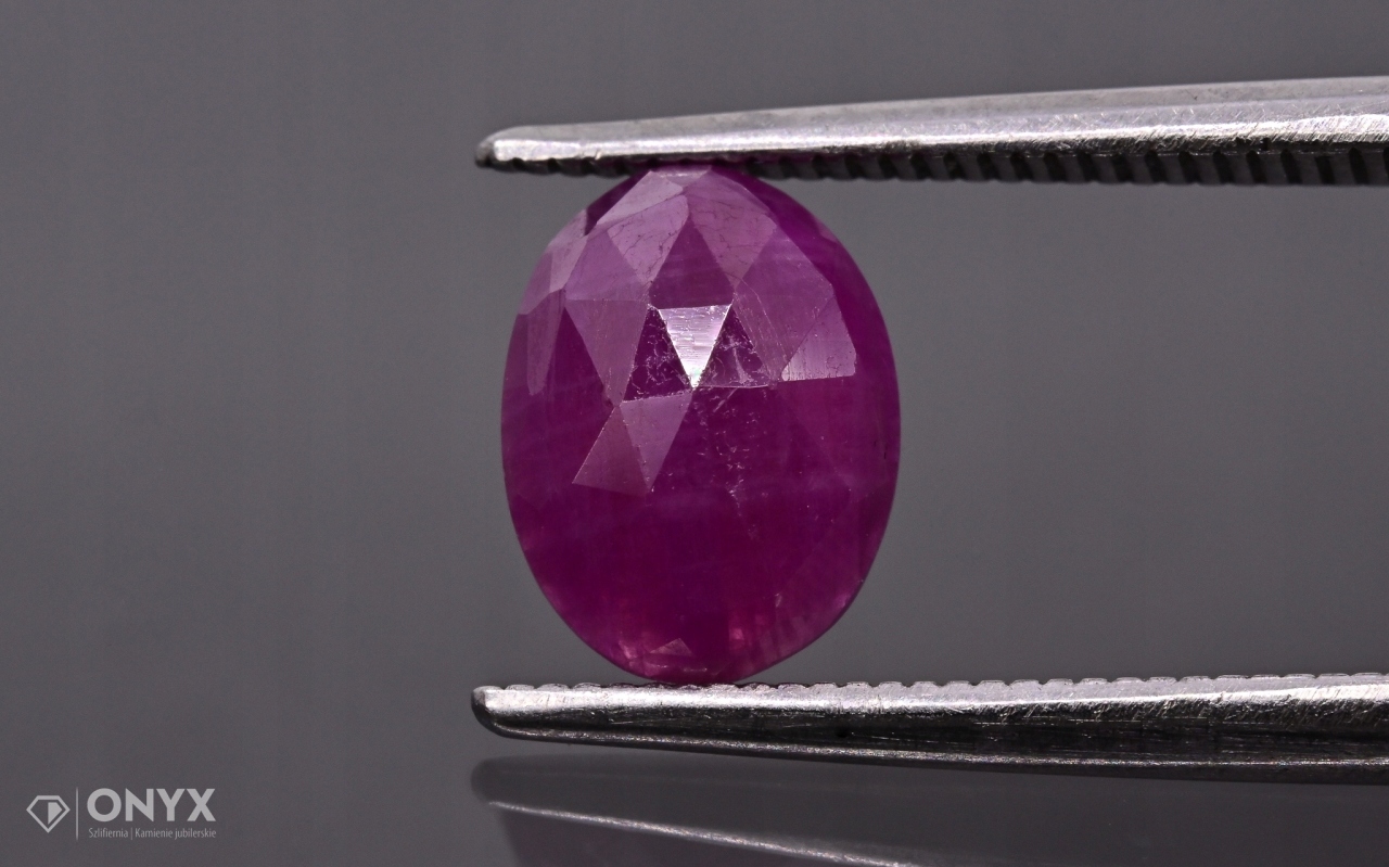 Rubín fazetovaná rozeta ovál 8x6 mm