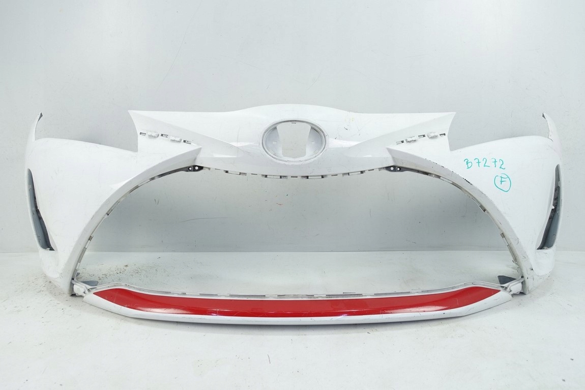bumper front front TOYOTA YARIS III LIFT 2017