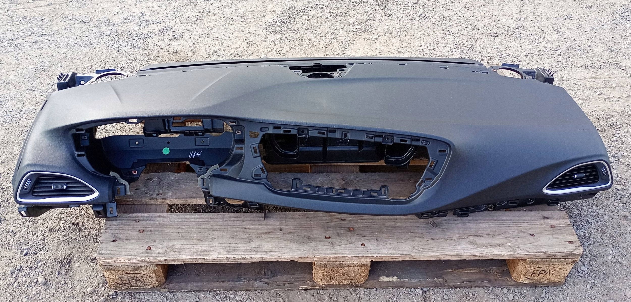 dashboard instrument panel console airbag airbag Chrysler Pacifica 2017