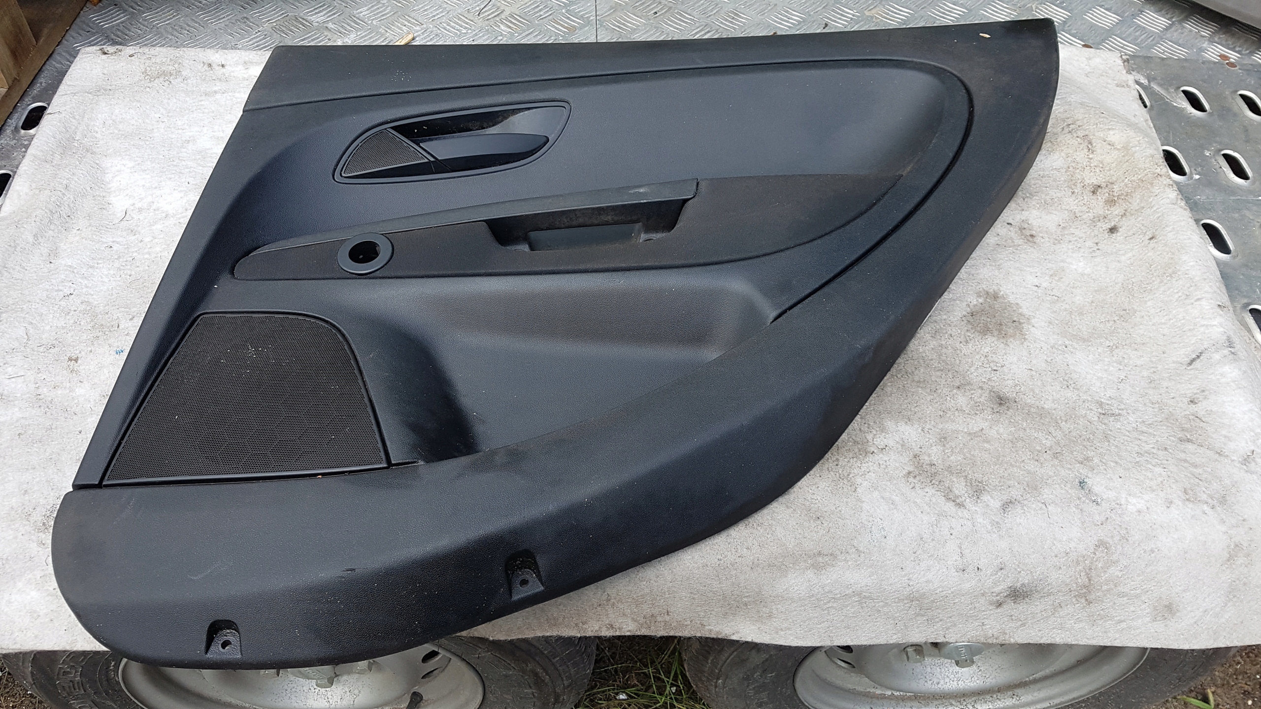 FIAT GRANDE PUNTO BOCZEK TAPICERKA DRZWI PRAWY TYŁ