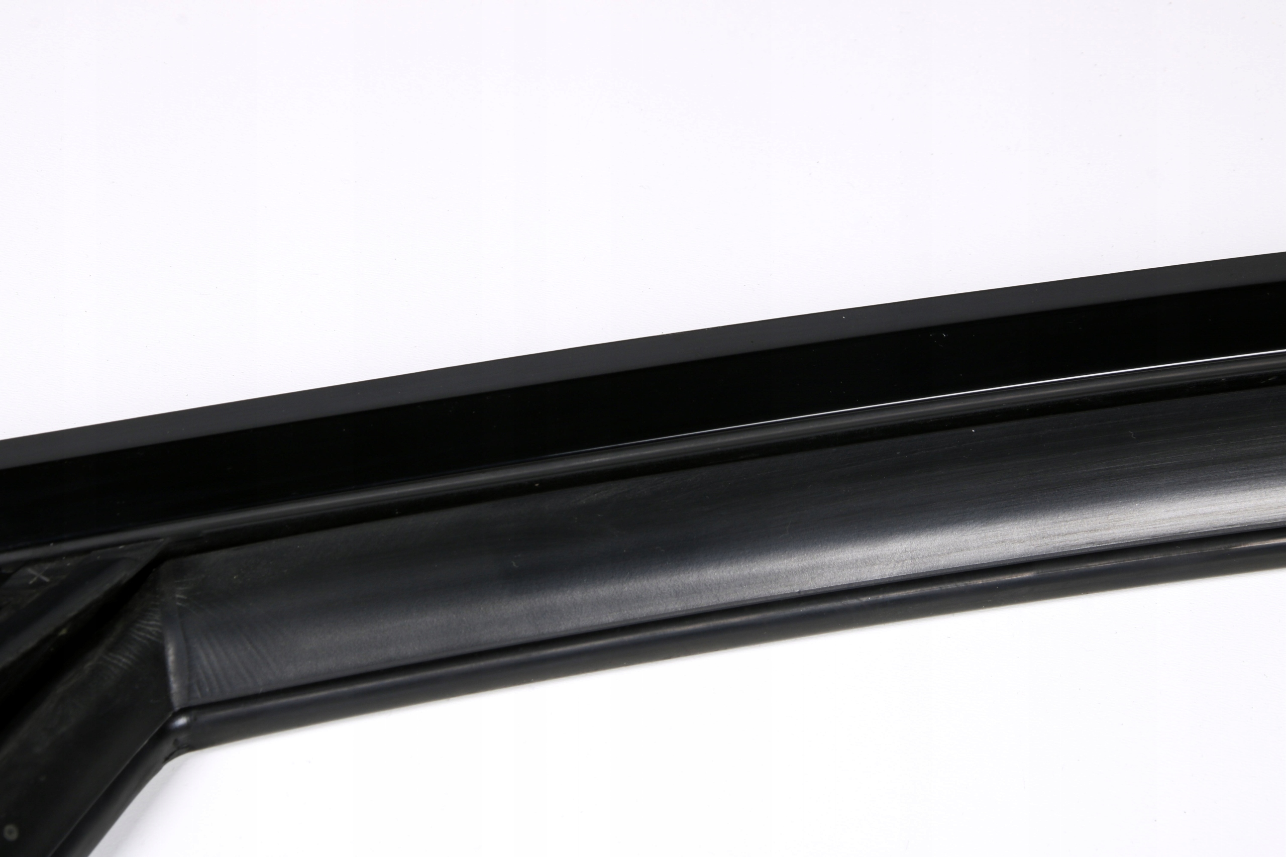 AUDI A8 D4 USZCZELKA DRZWI LEWY PRZÓD PIANOBLACK Producent części Audi OE