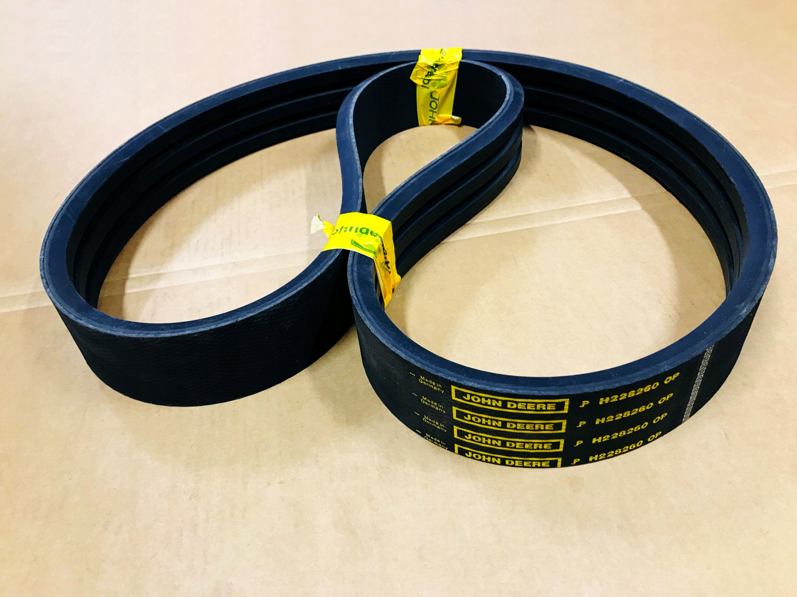 PAS KLINOWY JOHN DEERE ORYGINAL H228260