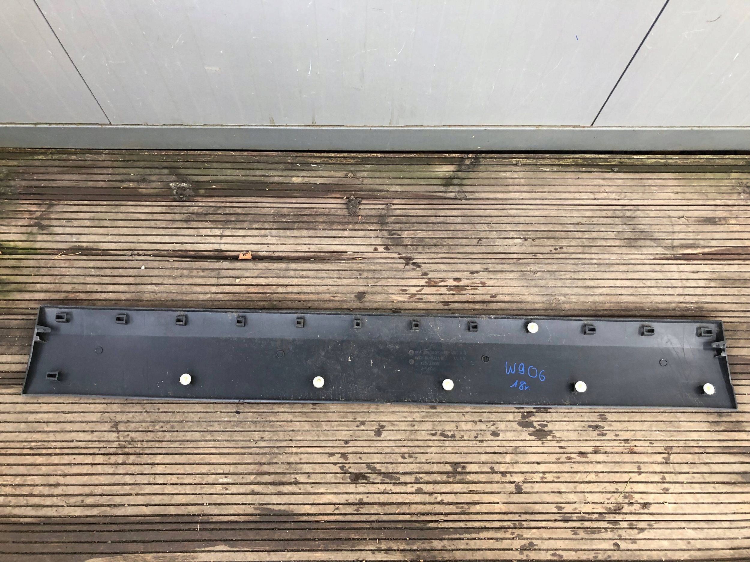 moulding side door left MERCEDES W906 A9066900800
