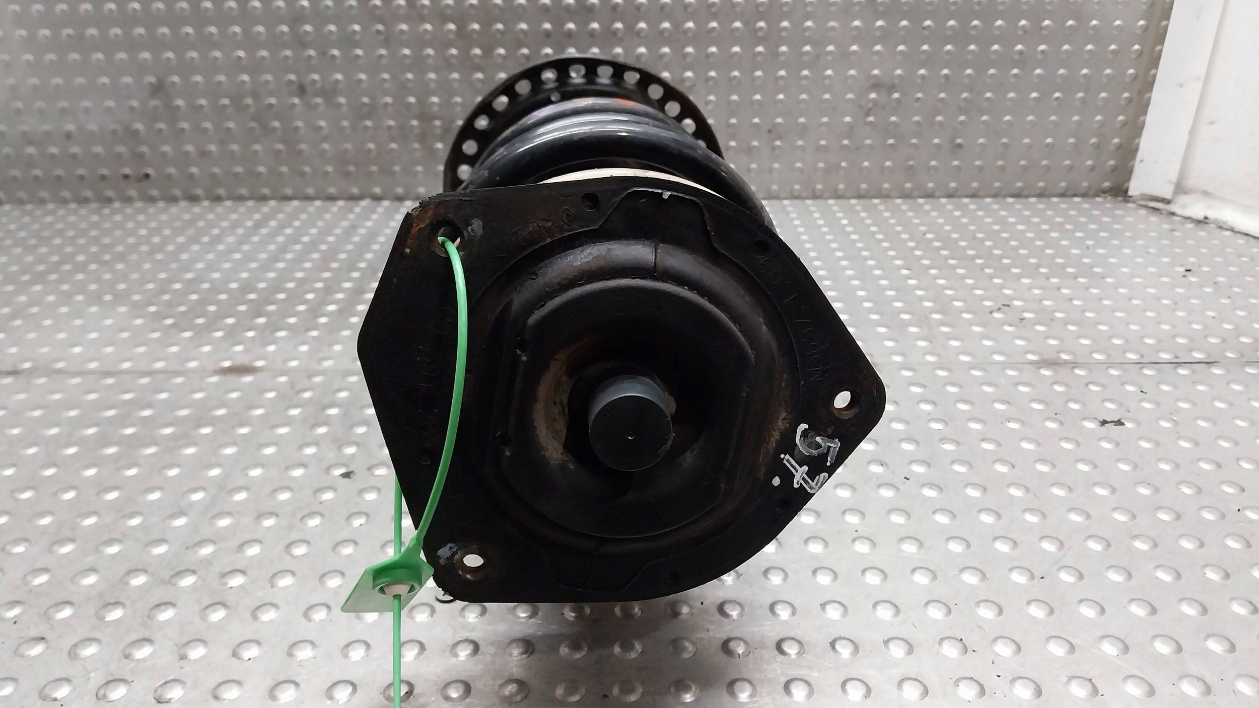 shock absorber left right front A4153200013 MERCEDES CITAN W415