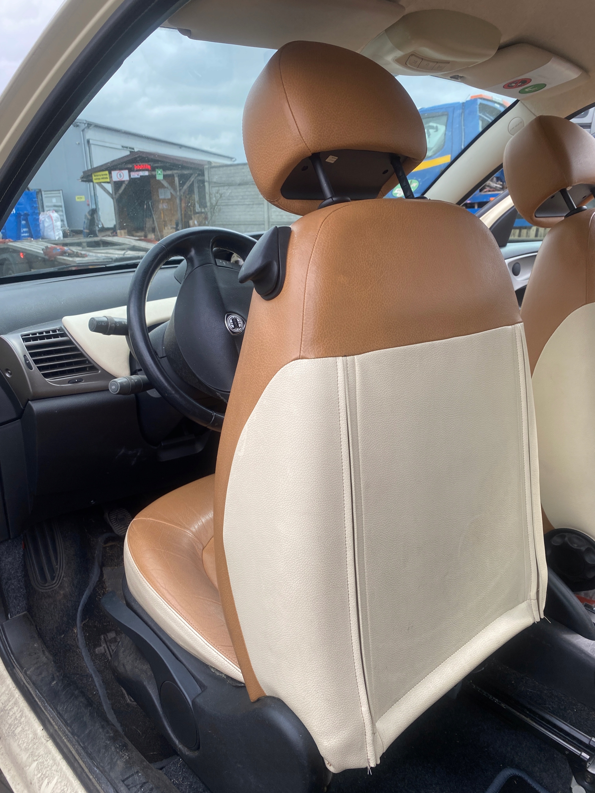 Lancia Ypsilon 03-09 KOMPLET Sitze Sitz rechts links Sitz hinten Leder