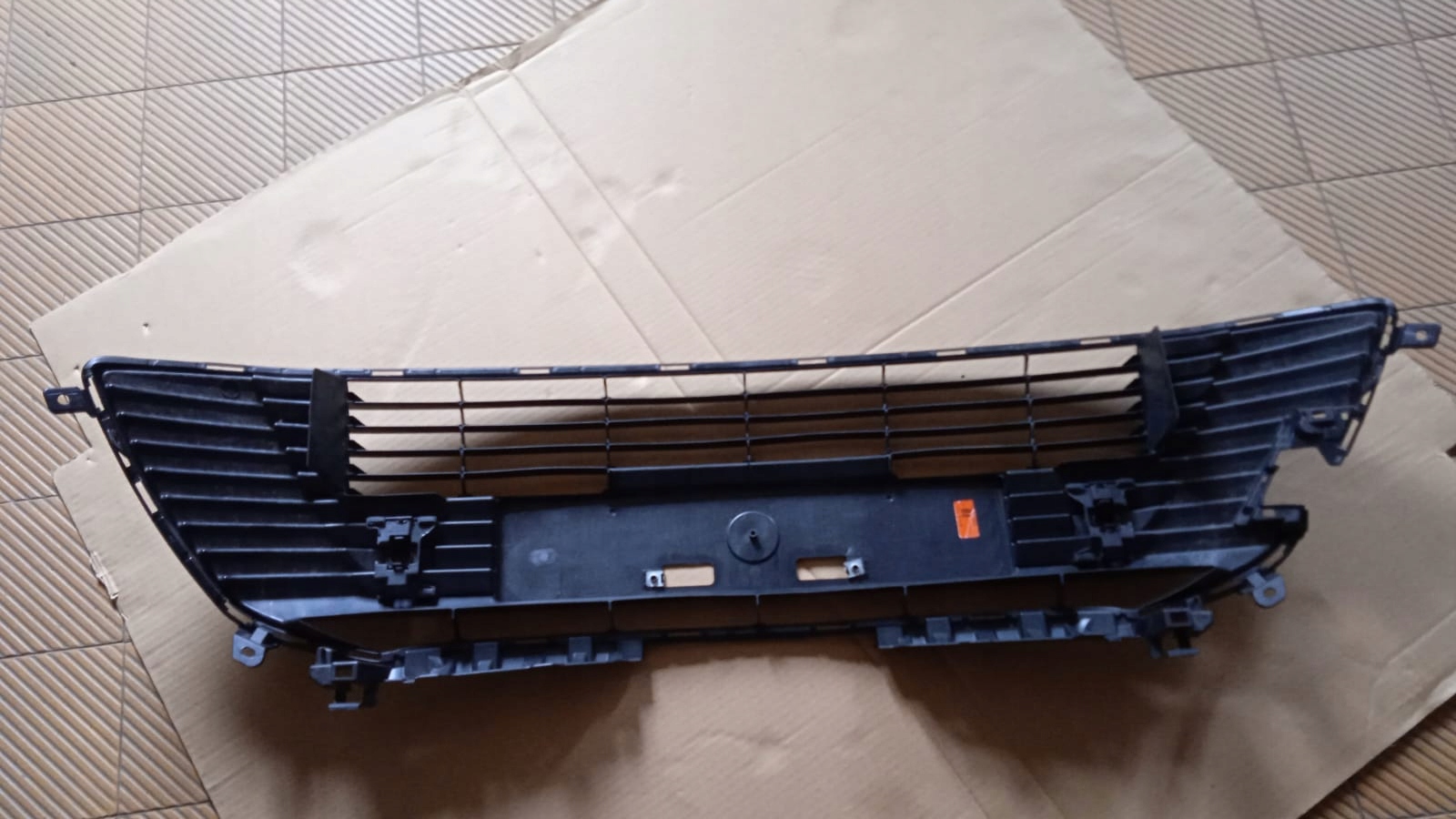 grid grille of a bumper front TOYOTA COROLLA E21 19