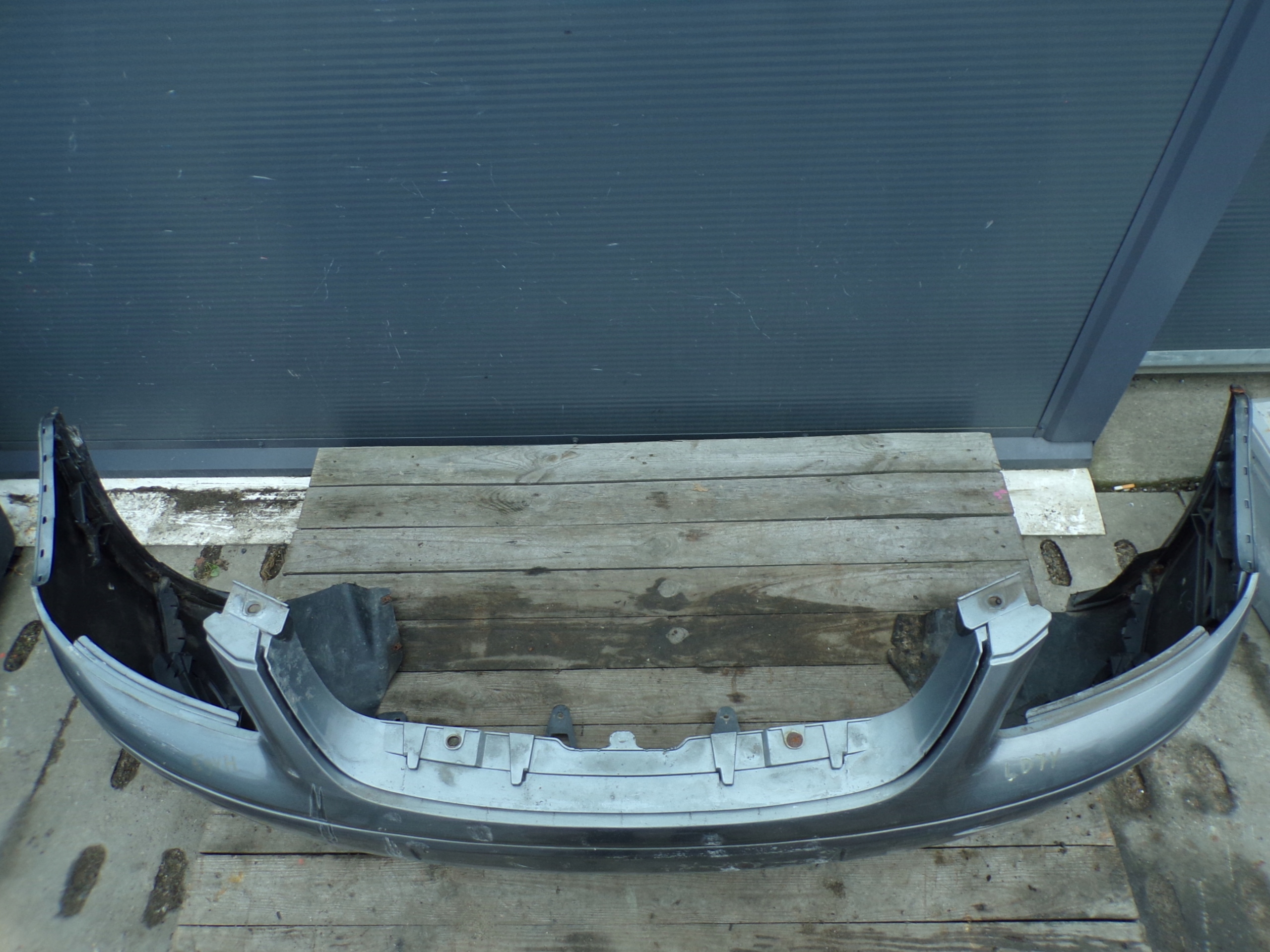 front bumper front VOLKSWAGEN TOURAN 1 and colour LD7Y