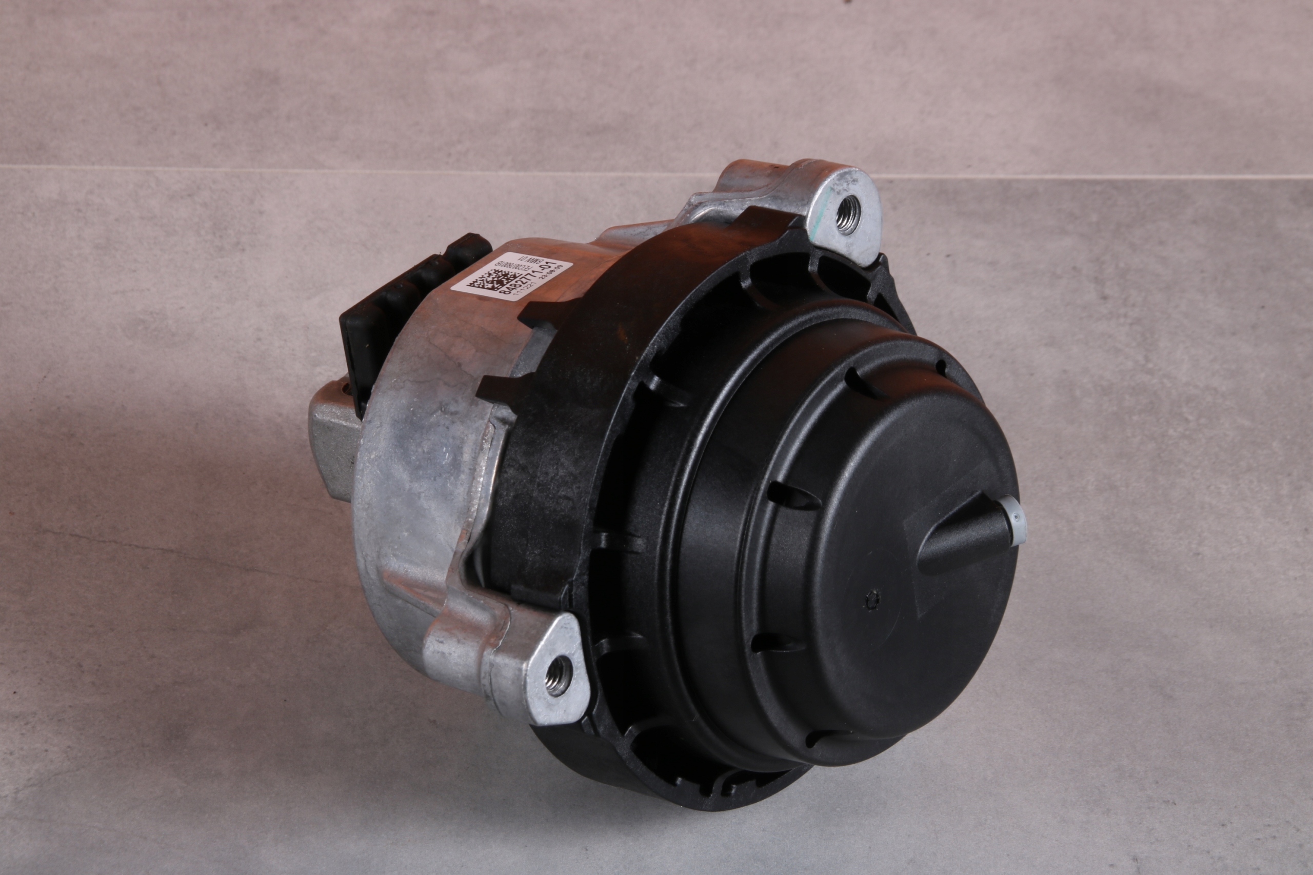 BMW G30 G31 B47 B47B B47D B47F XD5O engine mount left 8482771 31 km !!!