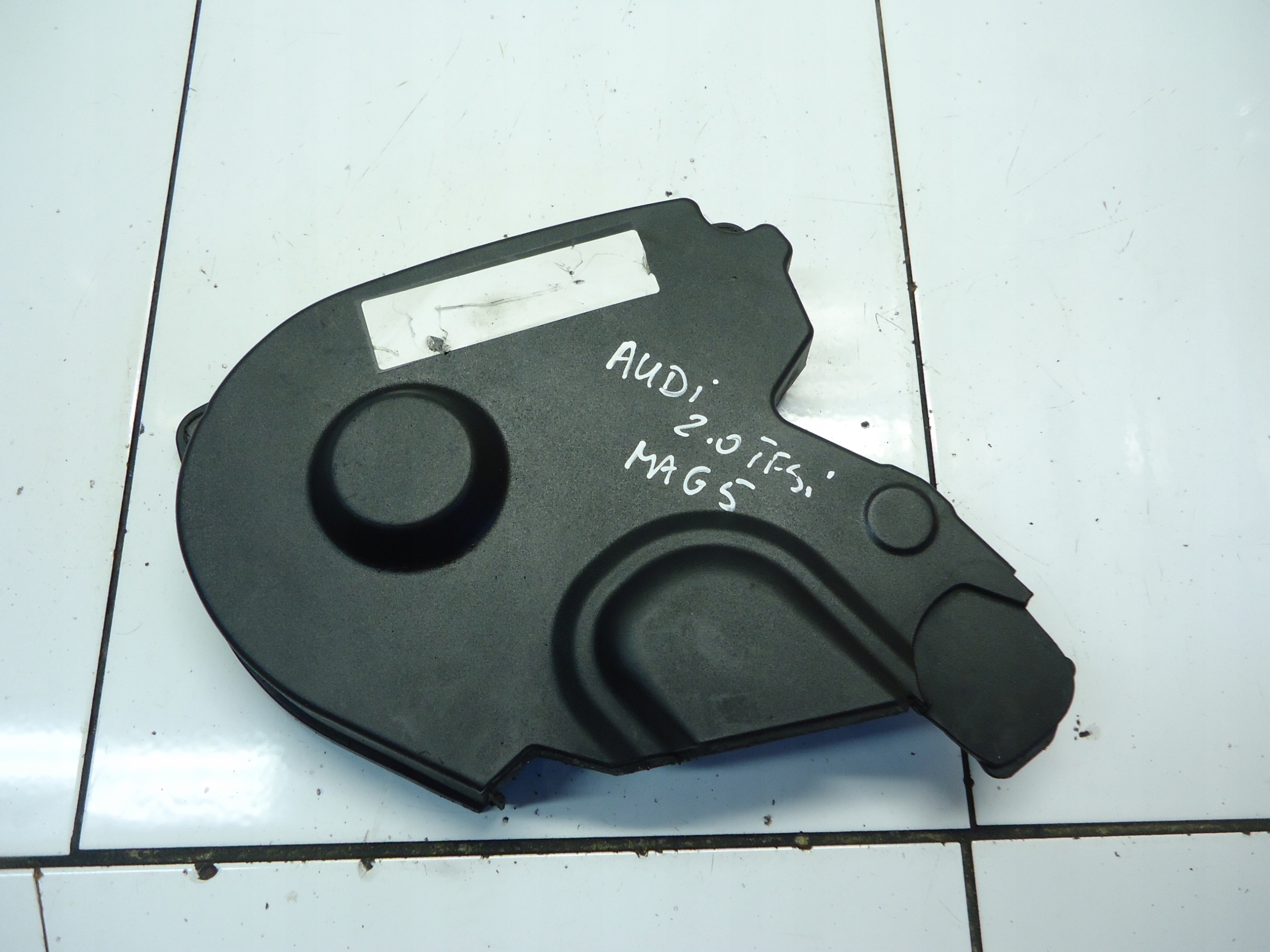 AUDI A4 B7 2.0 TFSI Couvercle carter distribution 06F109124A