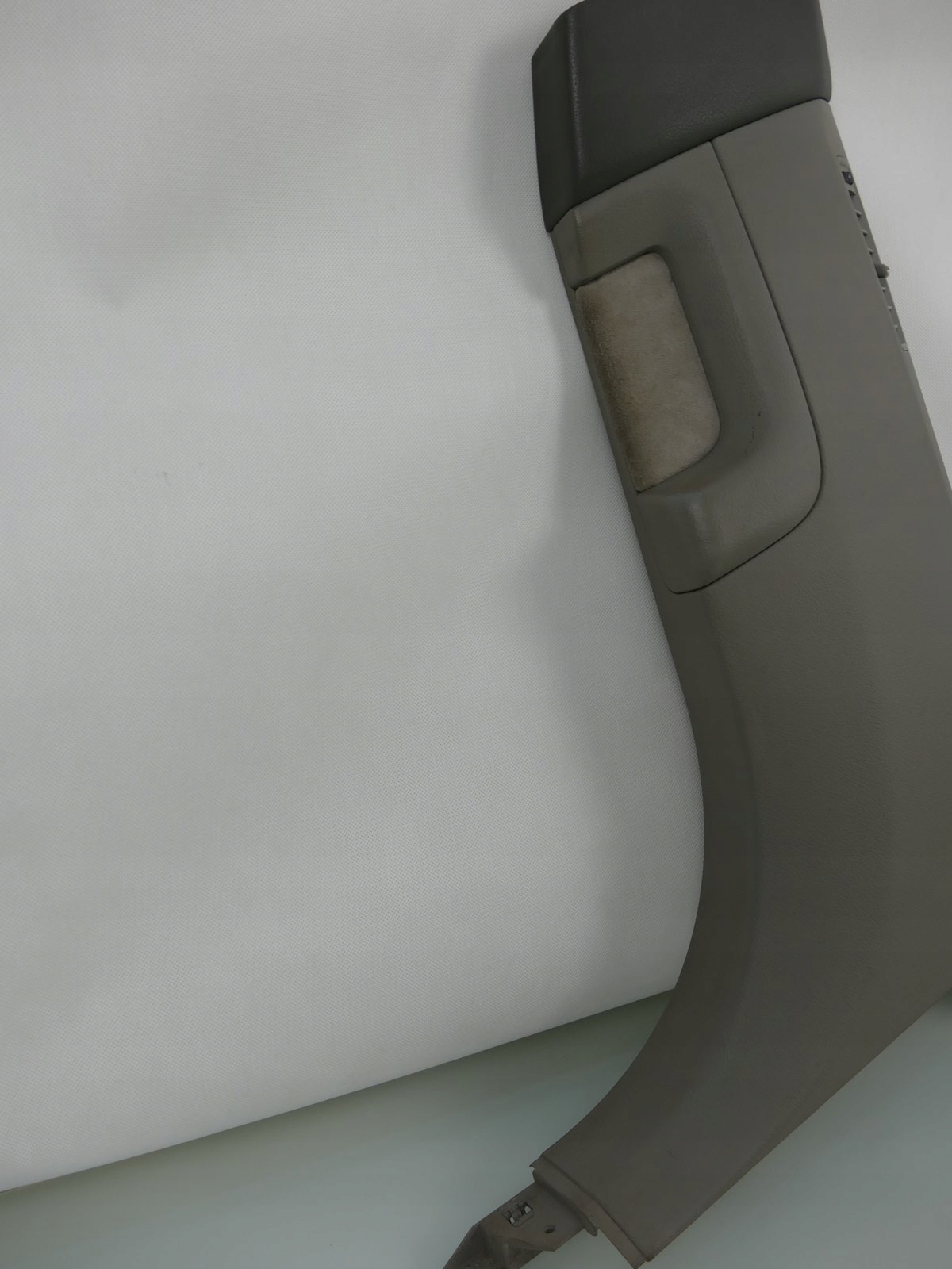 AUDI A8 D3 before LIFT side SLUPKA B cover P.