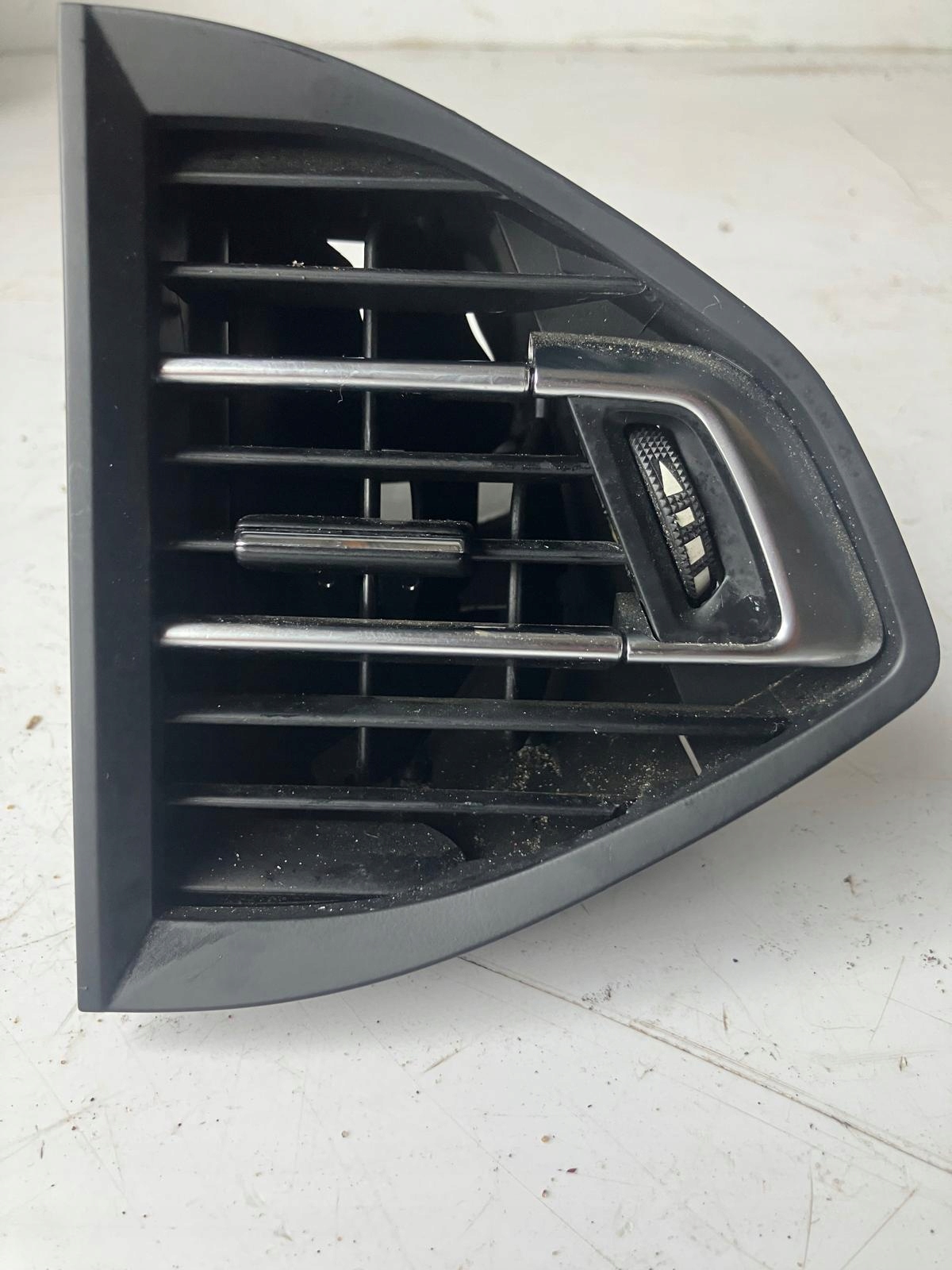 grid air conditioning devices right central PEUGEOT 308 T9 96782700