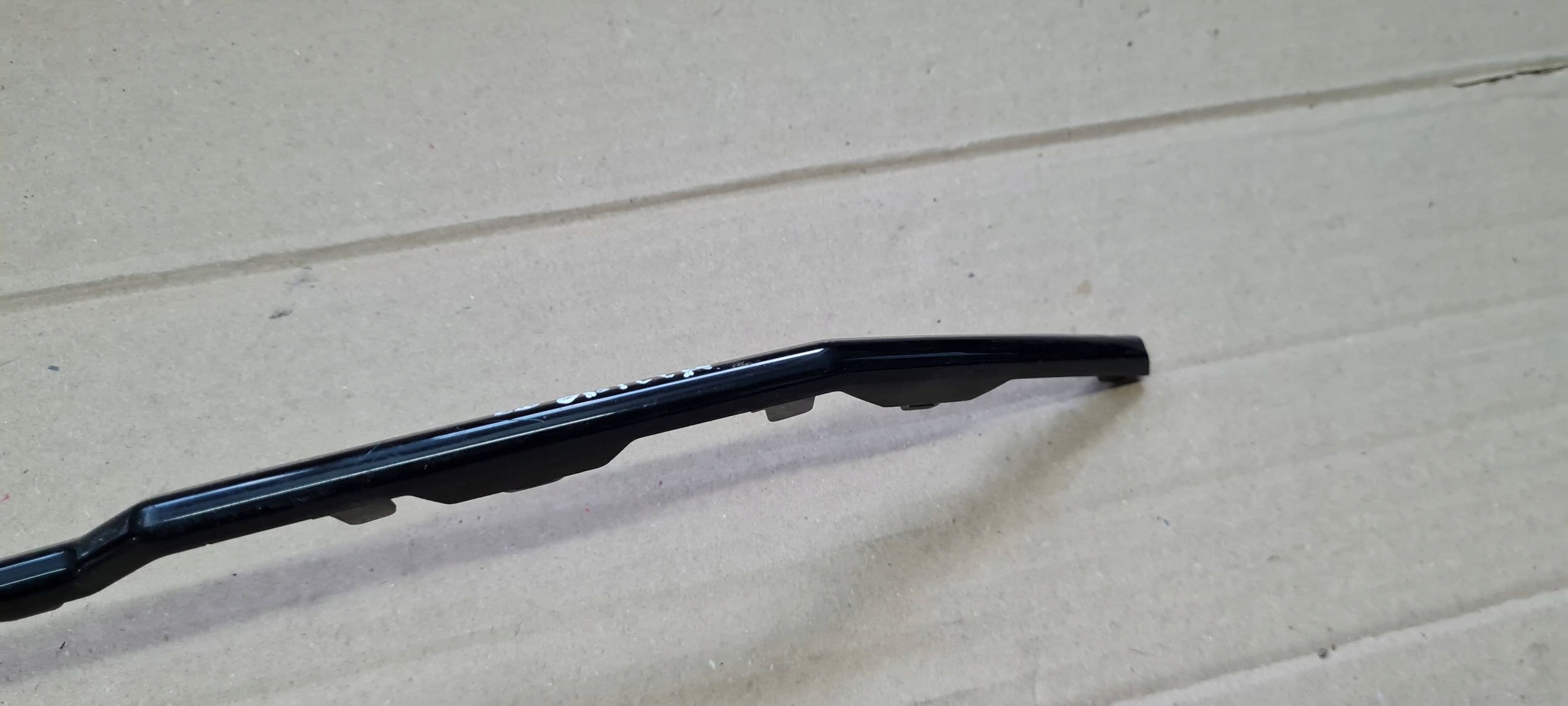 AUDI Q3 83A DEKOR cap GRILLA SLINE left side OD ZNACZKA 83A853651B