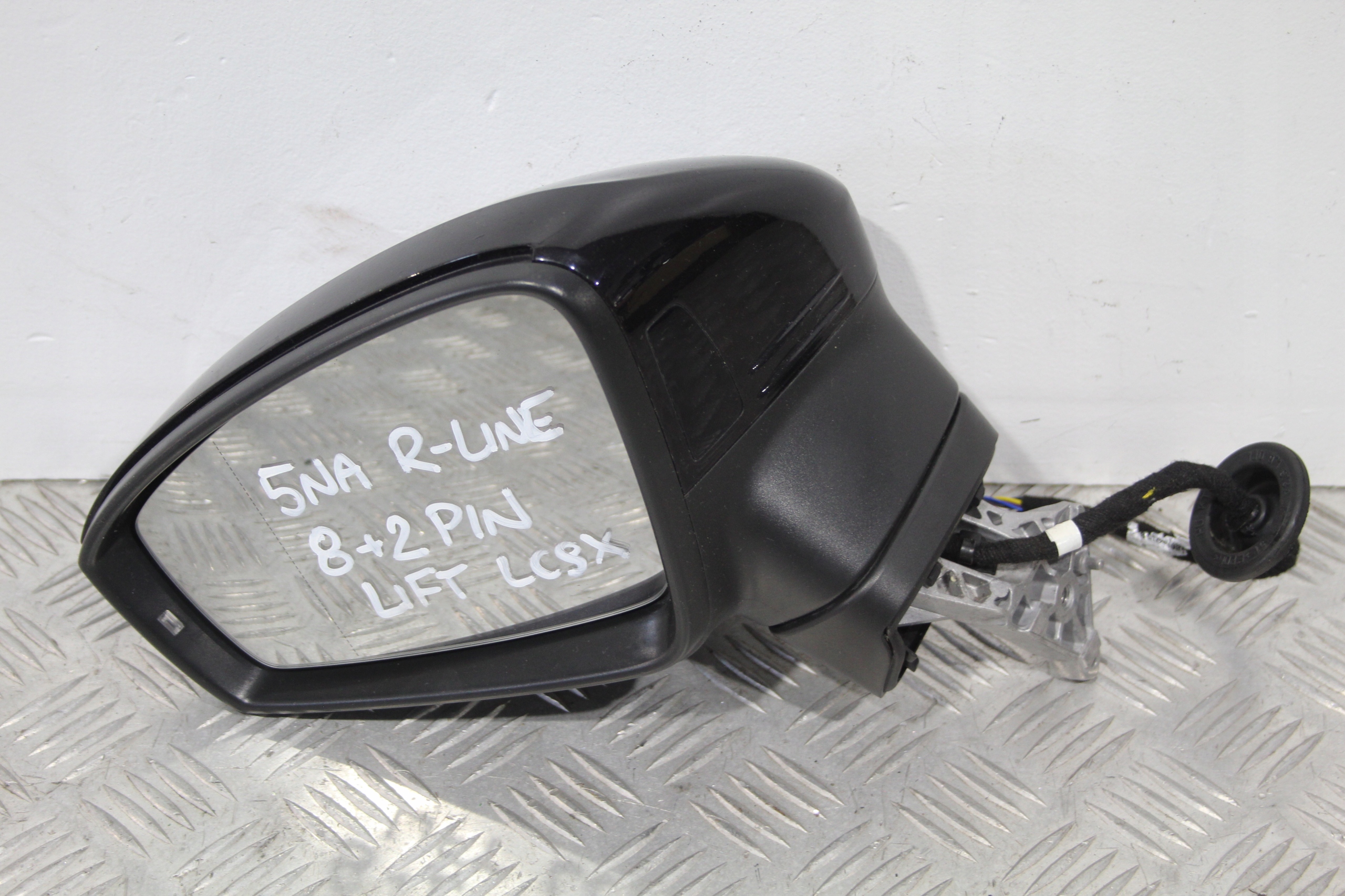 LUSTERKO LEWE 10 PINÓW TIGUAN II 2 5NA LIFT