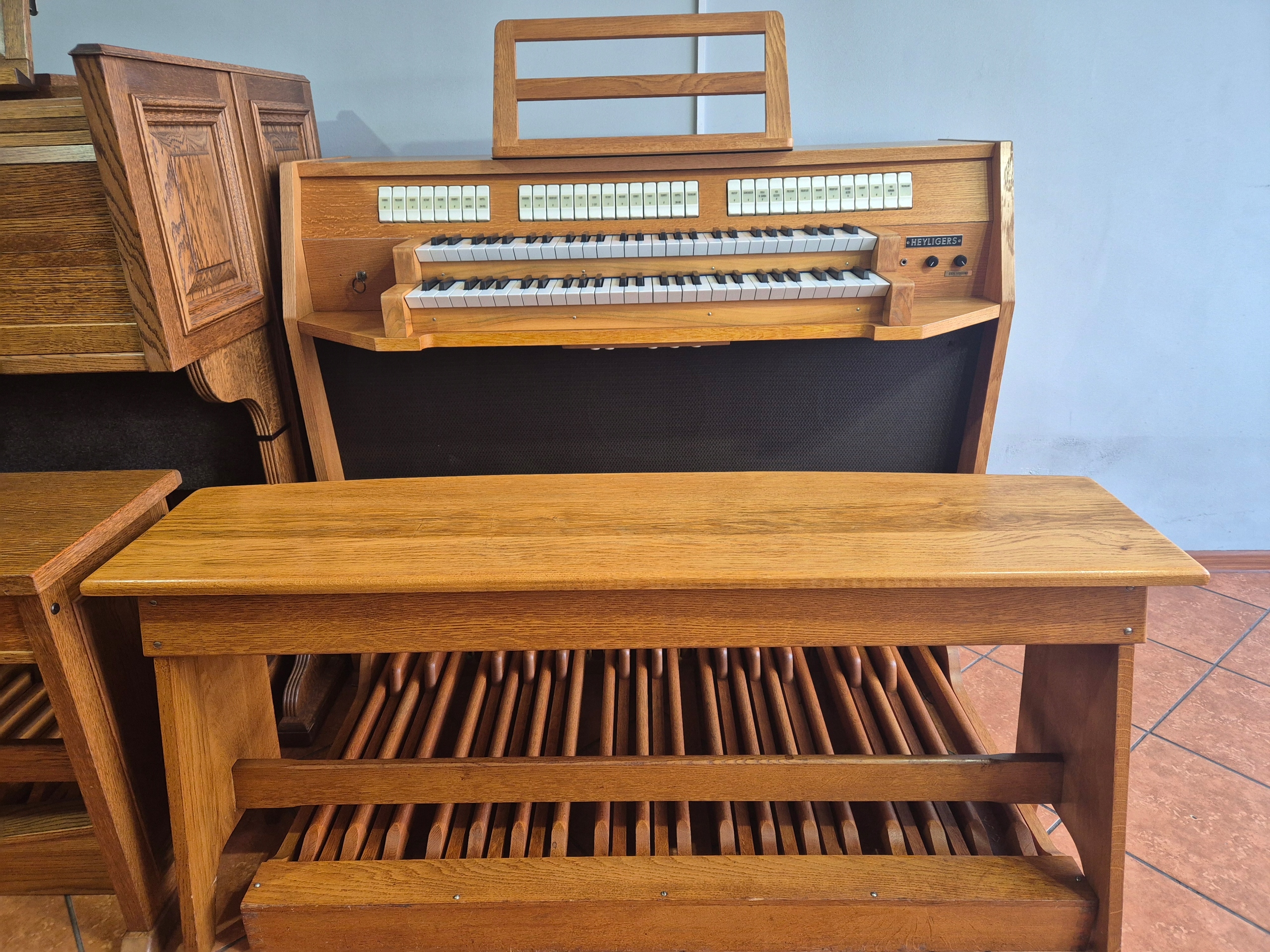 CYFROWE ORGANY KOŚCIELNE EMINENT E20 HEYLIGERS DREWNIANA KLAWIATURA