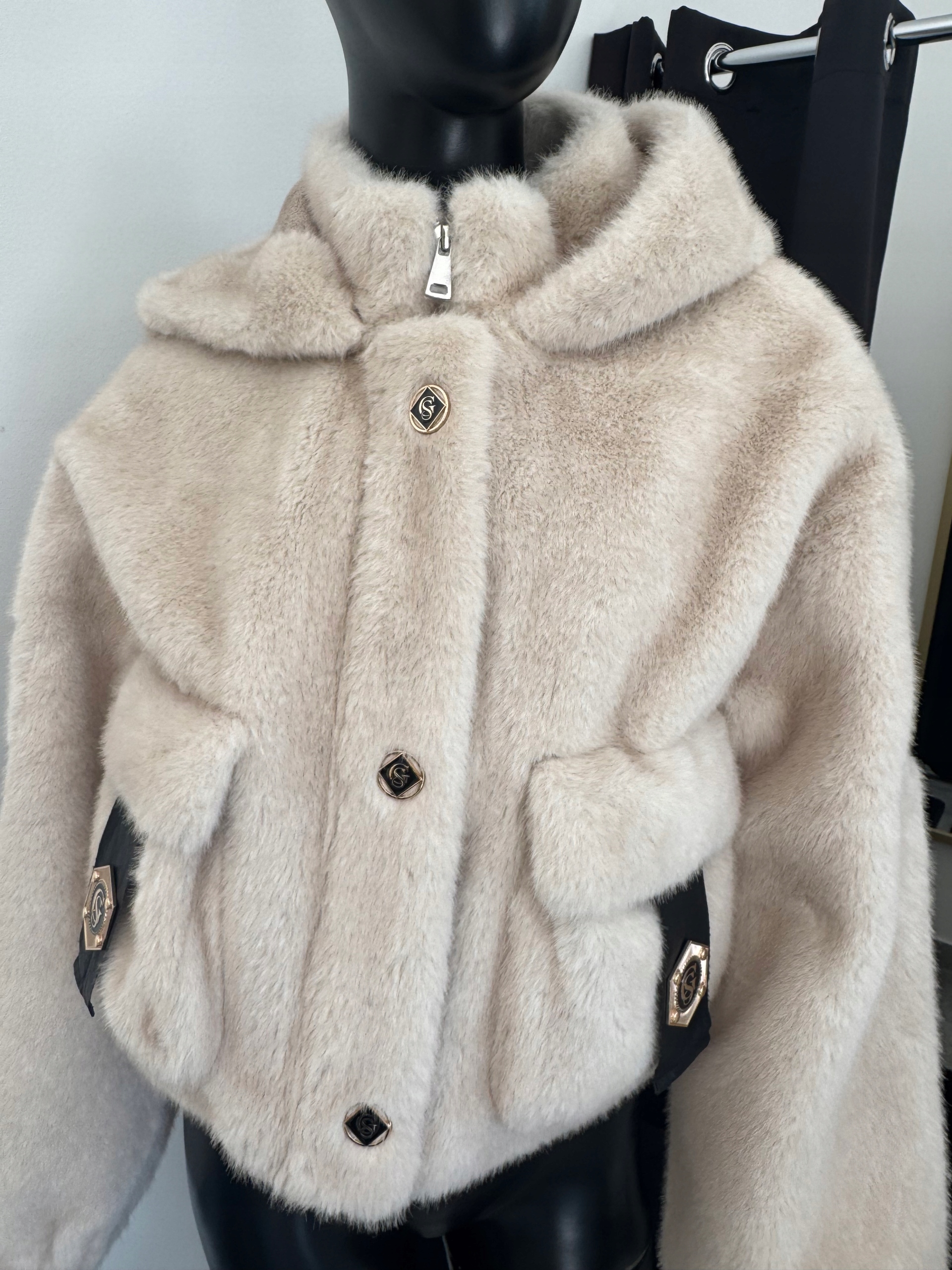 futerko jasne Gil santucci