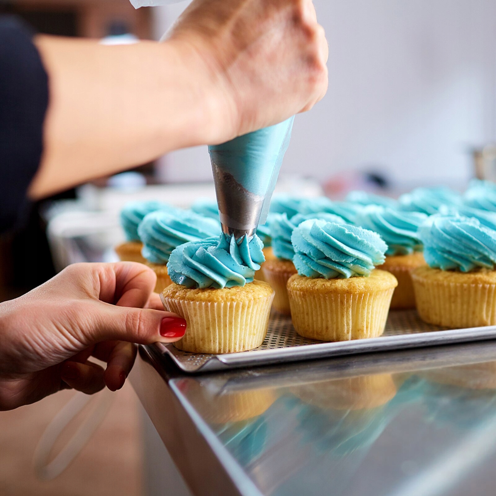 RĘKAWY DO DEKORACJI CIAST WORKI CUKIERNICZE 100SZT Kod producenta Rękaw cukierniczy do dekoracji tortów XL