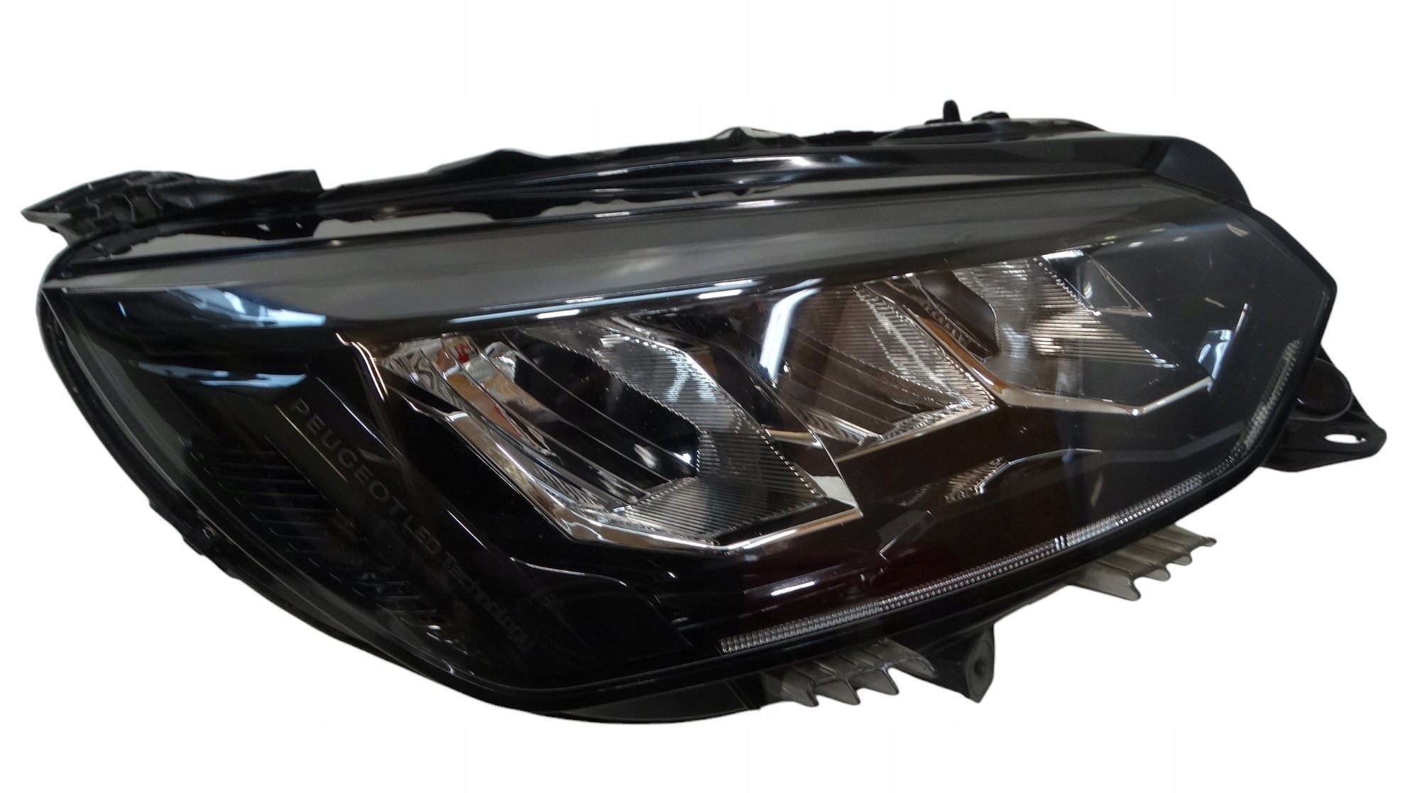light right front FULL LED PEUGEOT 208 9833036180 EUROPA