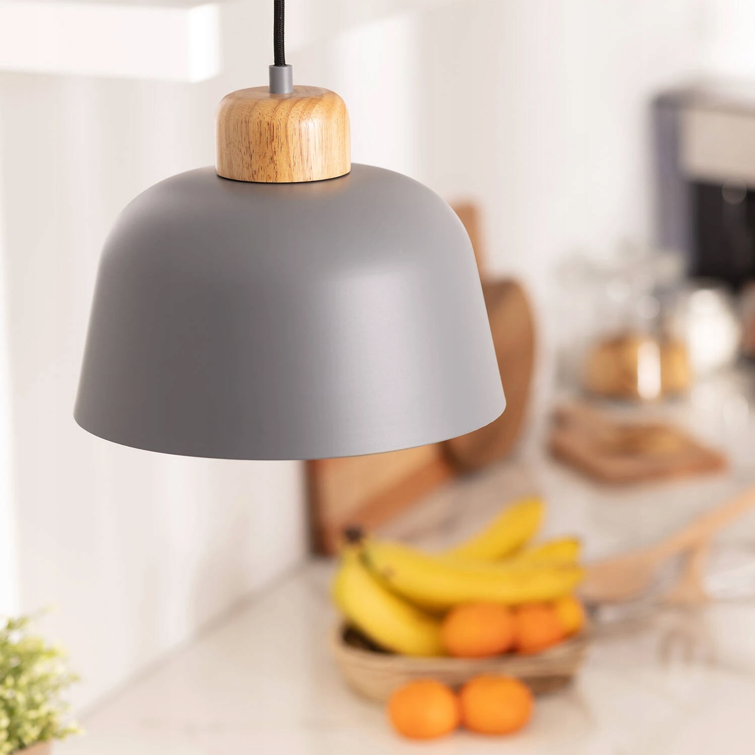 Závěsná lampa z kovu a dřeva Wawak
