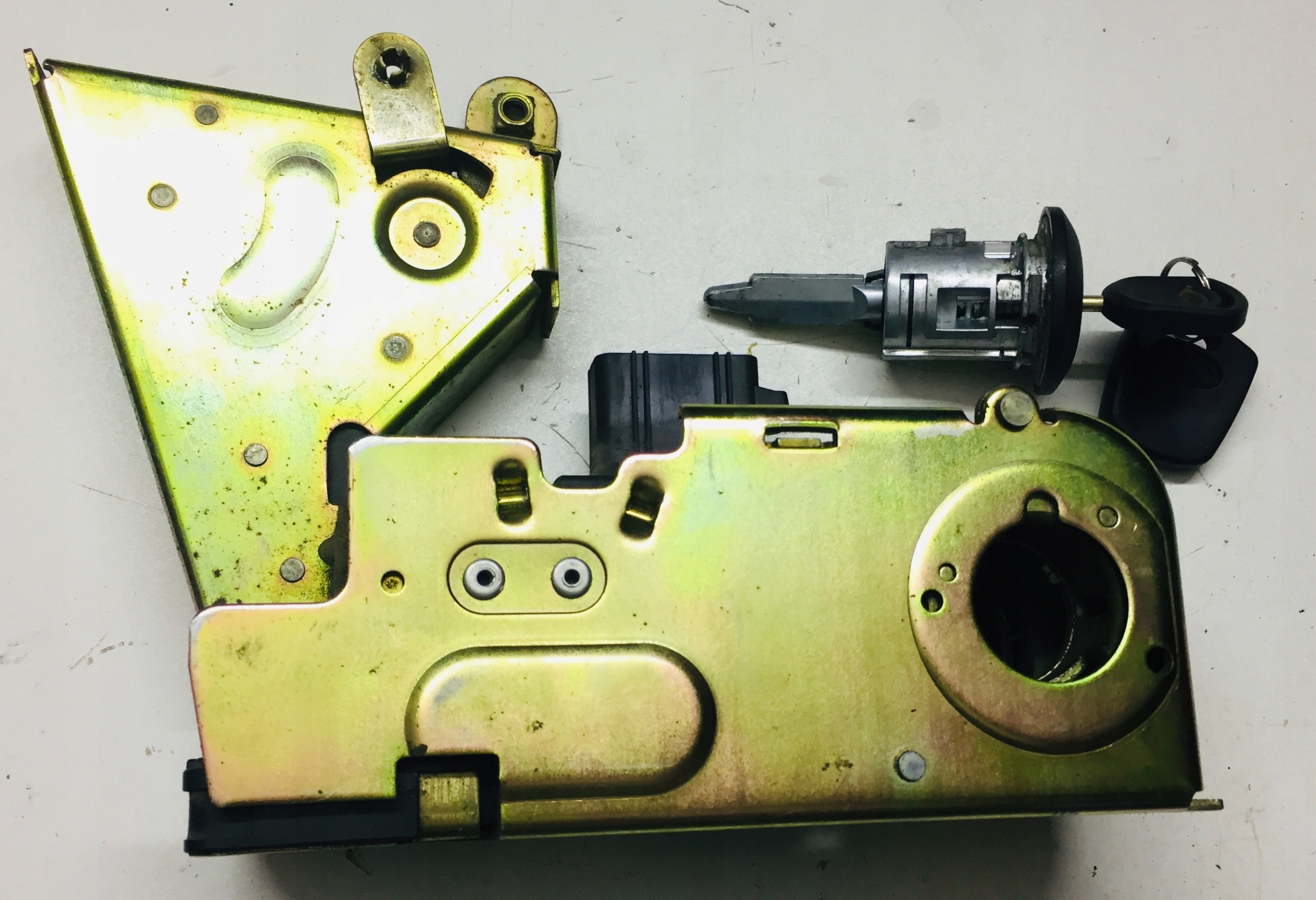 Ford Transit ZAMEK DRZWI LEWY PRZÓD YC15-V43288-HM